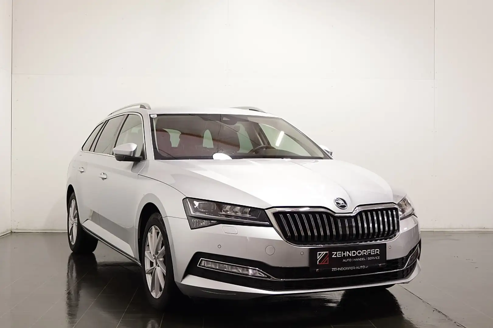 Skoda Superb Kombi 2,0 TDI Style DSG / Virtual / AHK / 360° ... Argent - 1