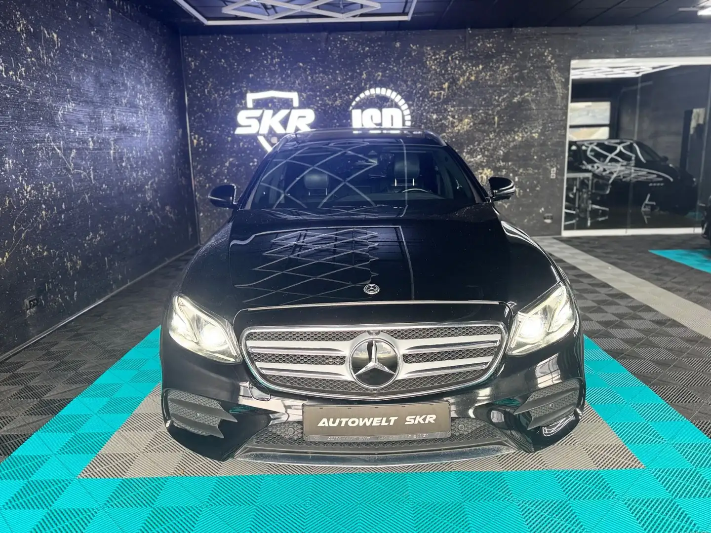 Mercedes-Benz E 350 d T-Modell AMG 4Matic/2HND/PANO/Wide-Sc/MEM Schwarz - 2