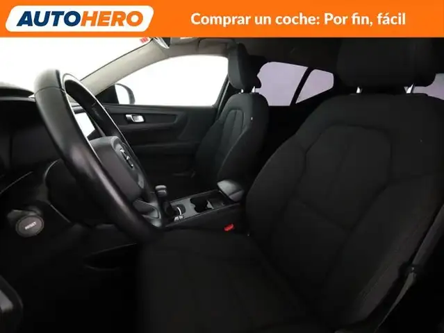 Volvo XC40 view 11