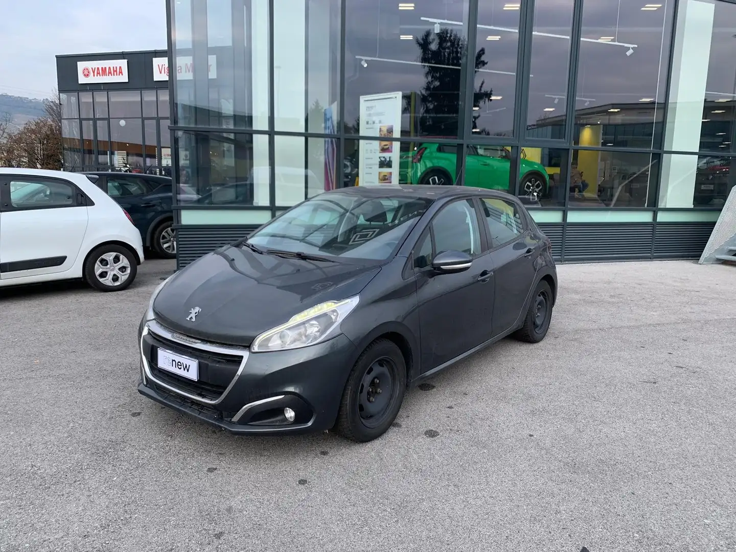 Peugeot 208 208 5p 1.6 bluehdi Allure 75cv FC124 Gris - 1