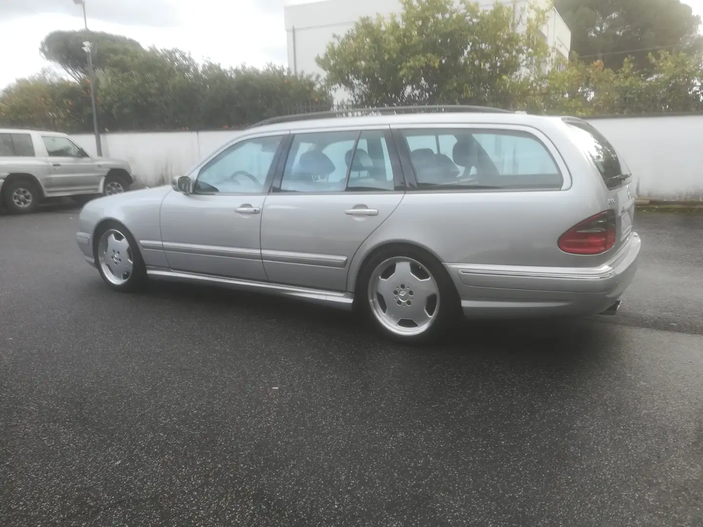 Mercedes-Benz E 55 AMG E SW 55 AMG Gümüş rengi - 1