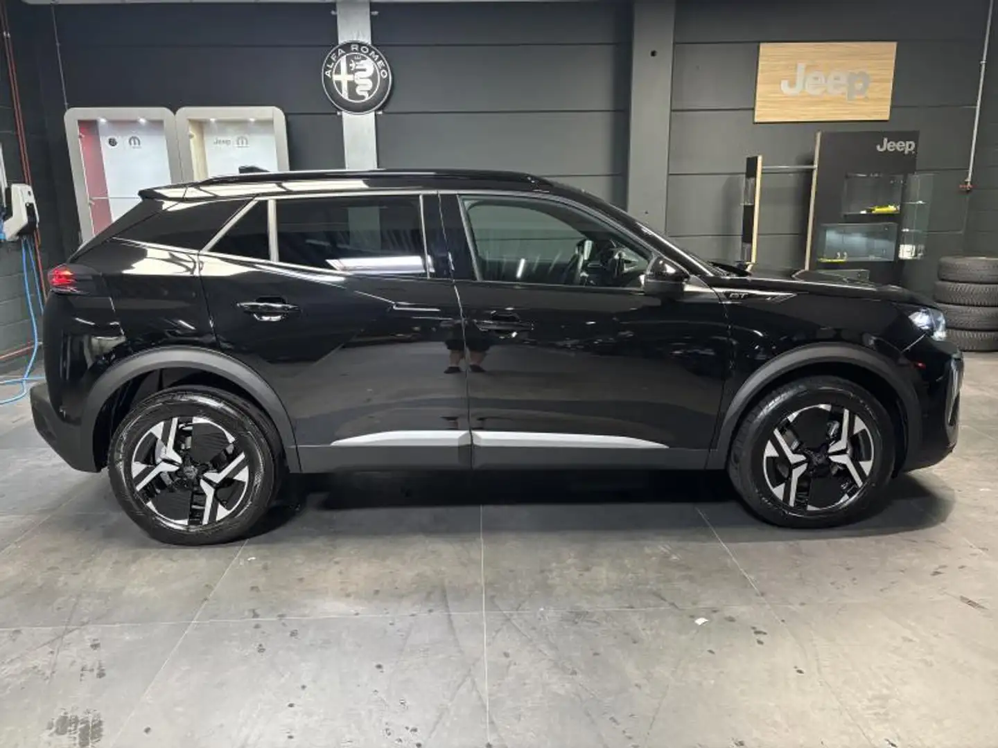 Peugeot 2008 II GT Zwart - 2