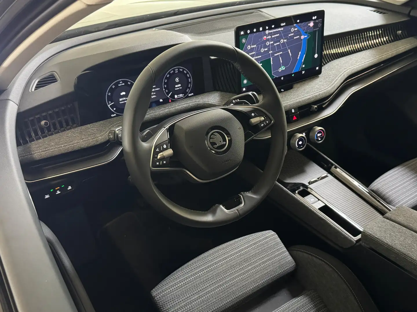Skoda Superb Combi 1.5n TSI 150PK DSG HYBRID BUSINESS CAMERA | Grijs - 2