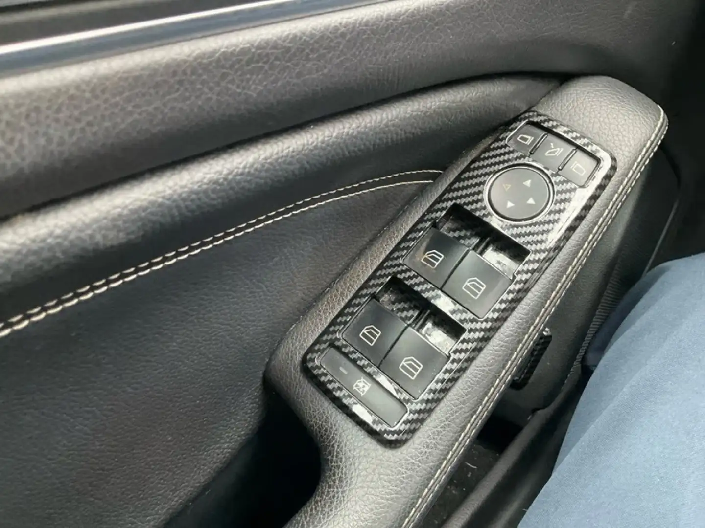 Mercedes-Benz GLA 220 220 d Inspiration Toit Pano Cam 7-G DCT y - 2