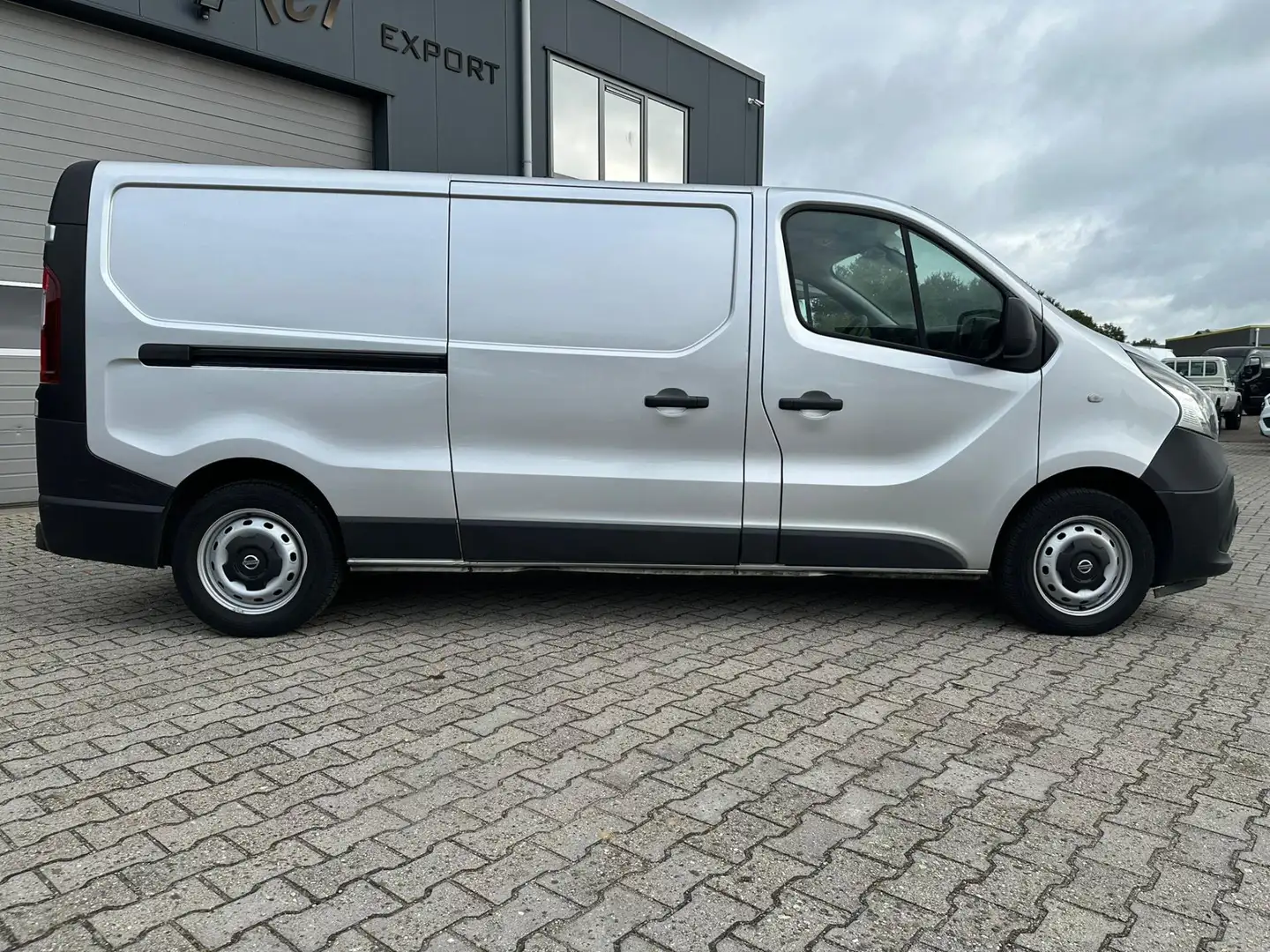 Nissan NV300 2.0 dCi 120 L2H1 - AIRCO, CRUISE Gris - 2