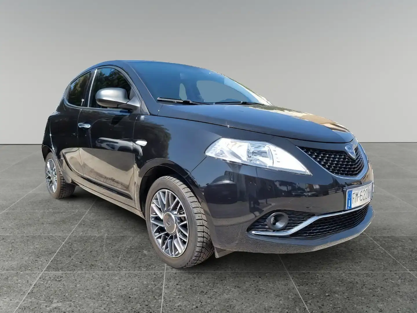 Lancia Ypsilon 3ª serie 1.3 MJT 16V 95 CV 5 porte S&S Silver Nero - 2