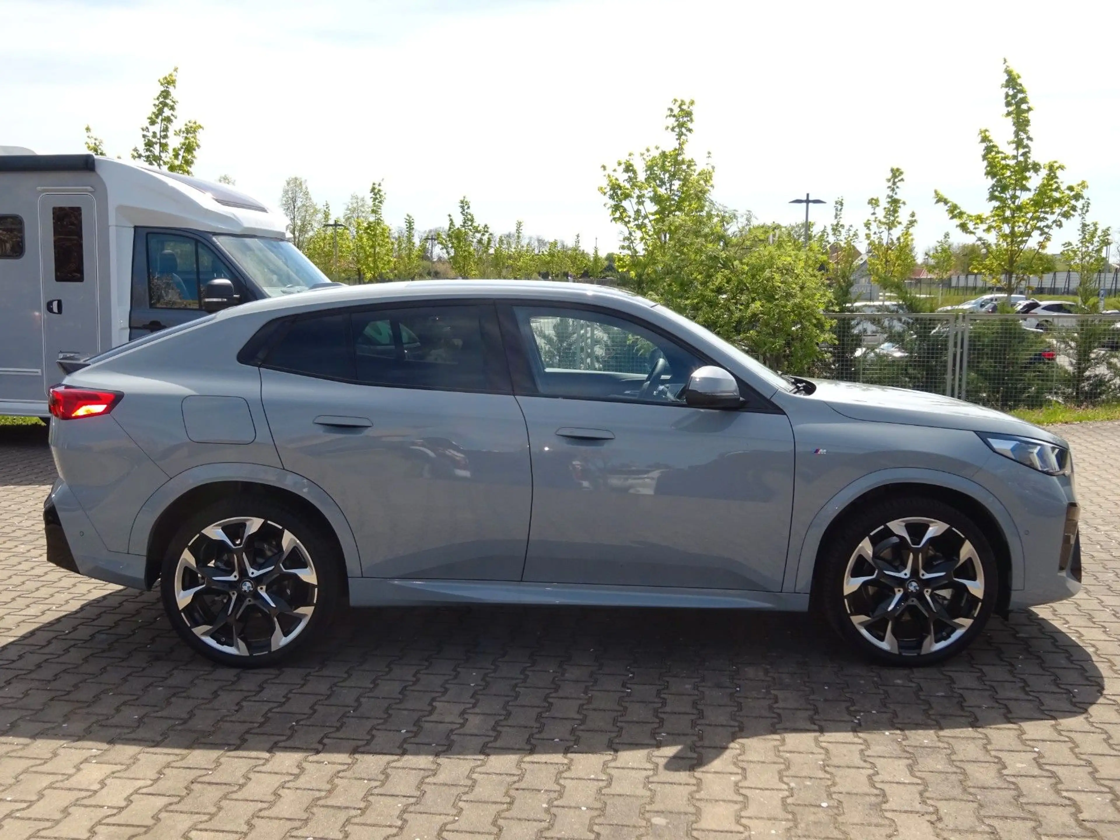 BMW X2 20 i sDrive M Sport Panorama 21-Zoll — photo 9