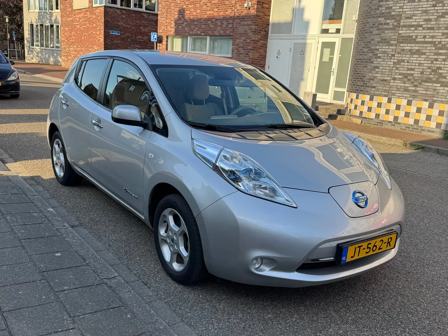 Nissan Leaf Leaf Base 24 kWh Stříbrná - 1