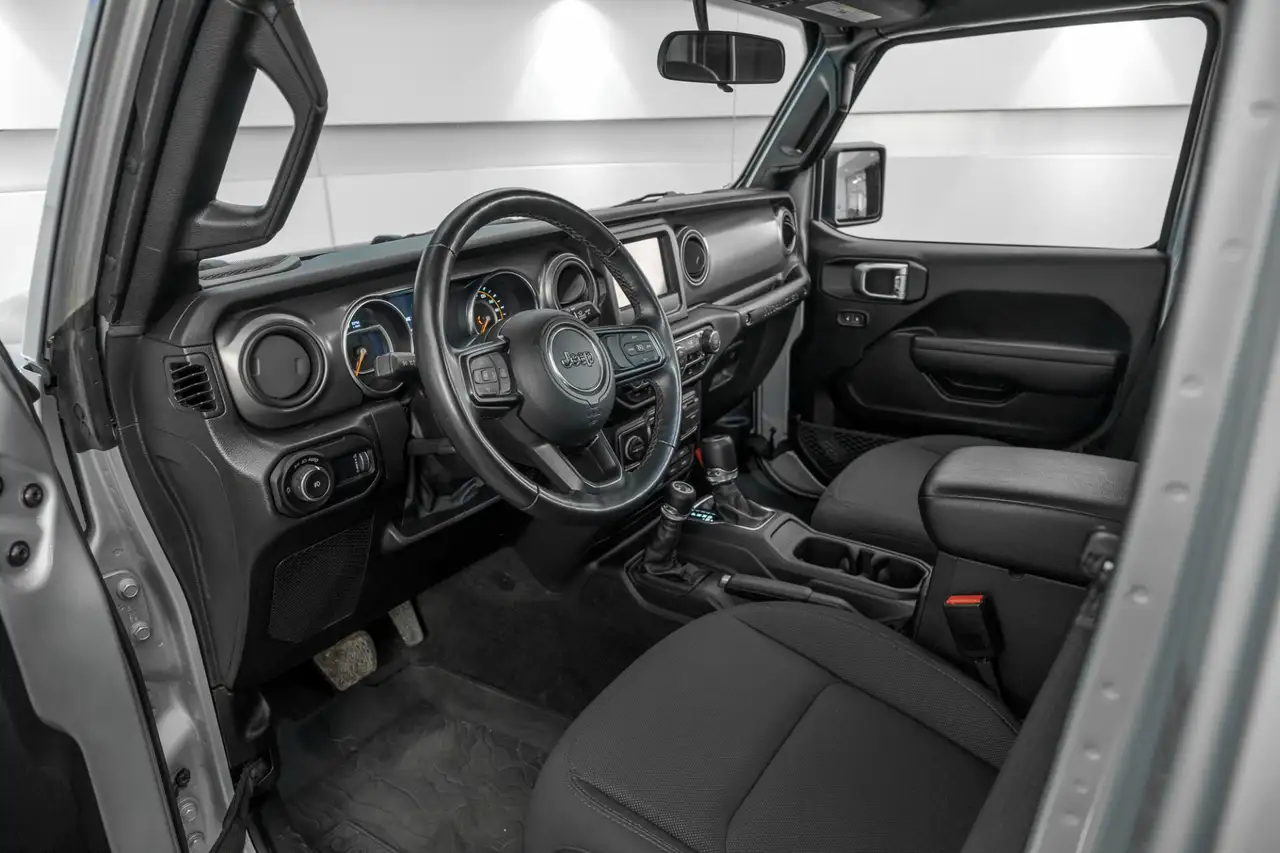 Jeep Wrangler снимка Jeep Wrangler