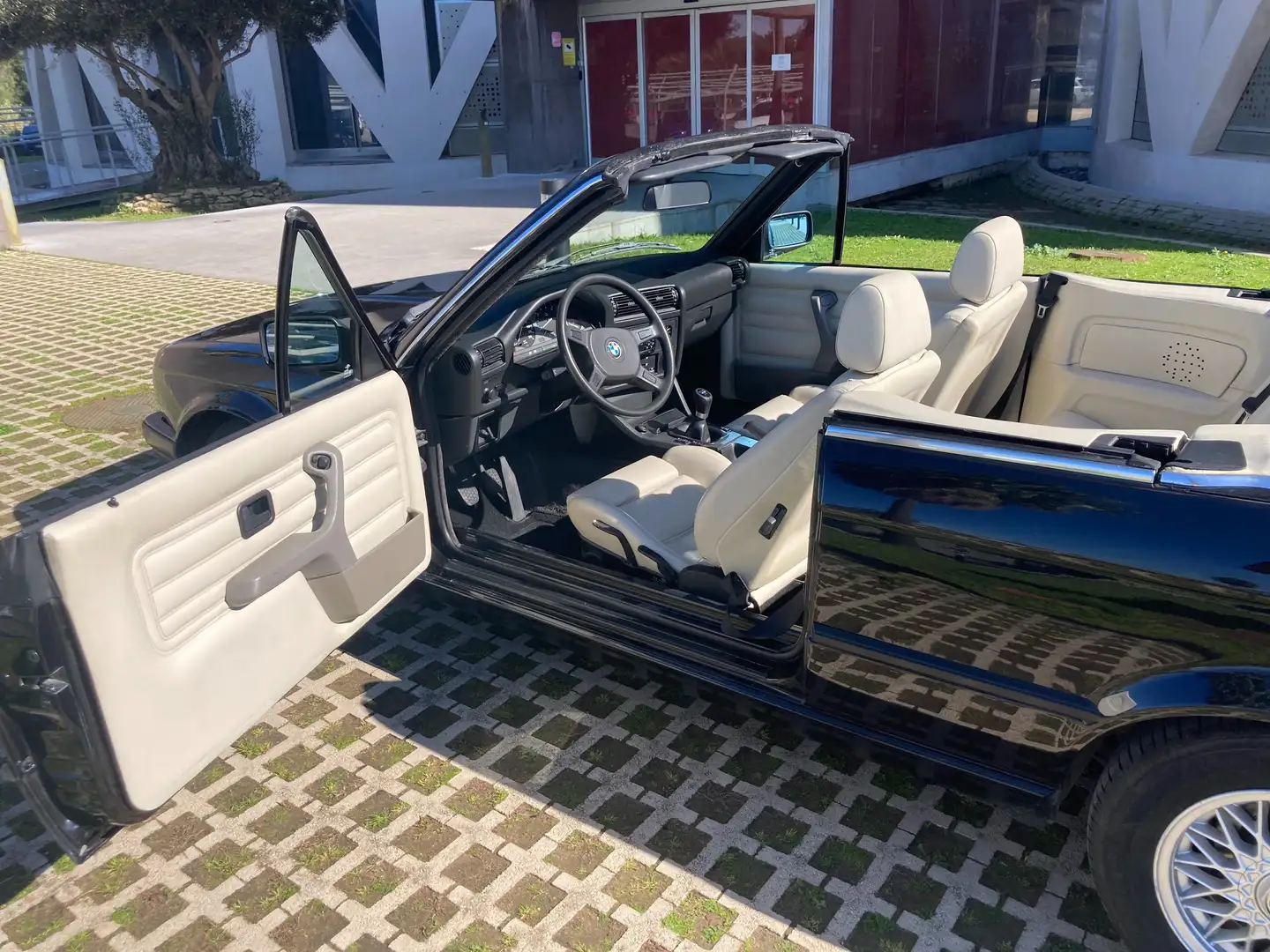 BMW 318 318i Cabriolet Černá - 2