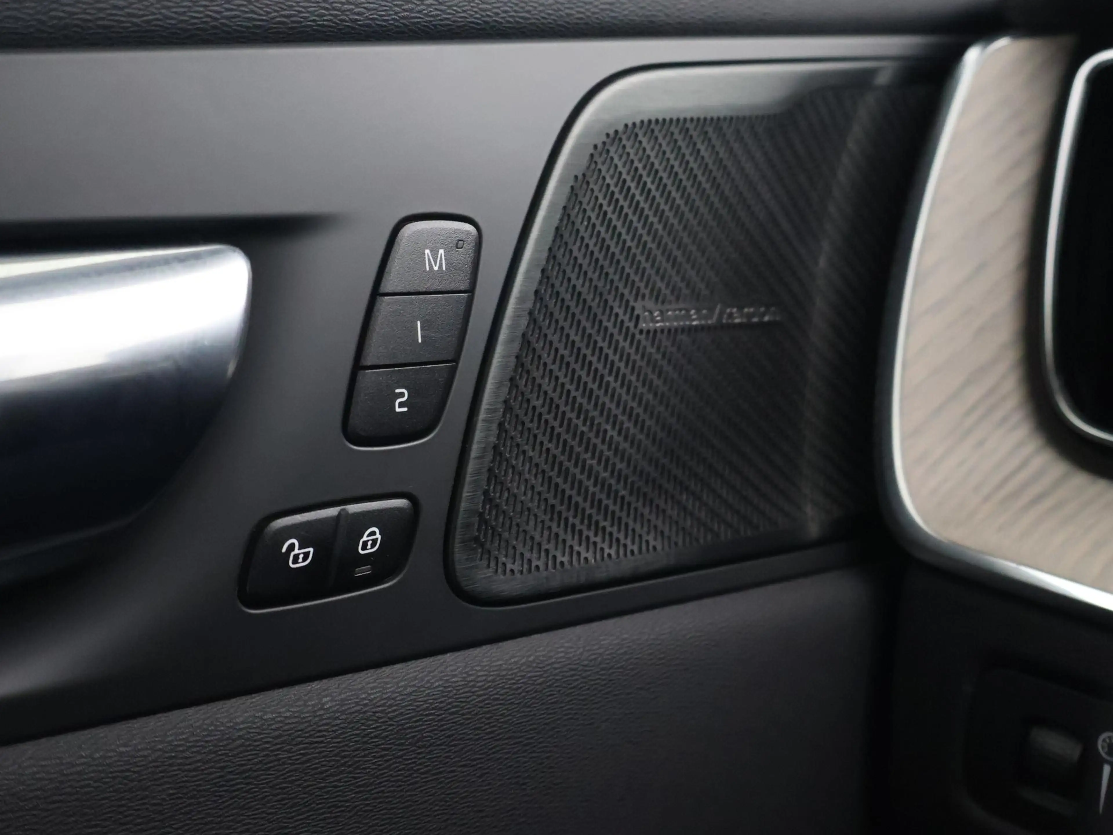 Volvo XC60 2.0 RECHARGE T8 390 PK AWD INSCRIPTION + LUCHTVERI — photo 32
