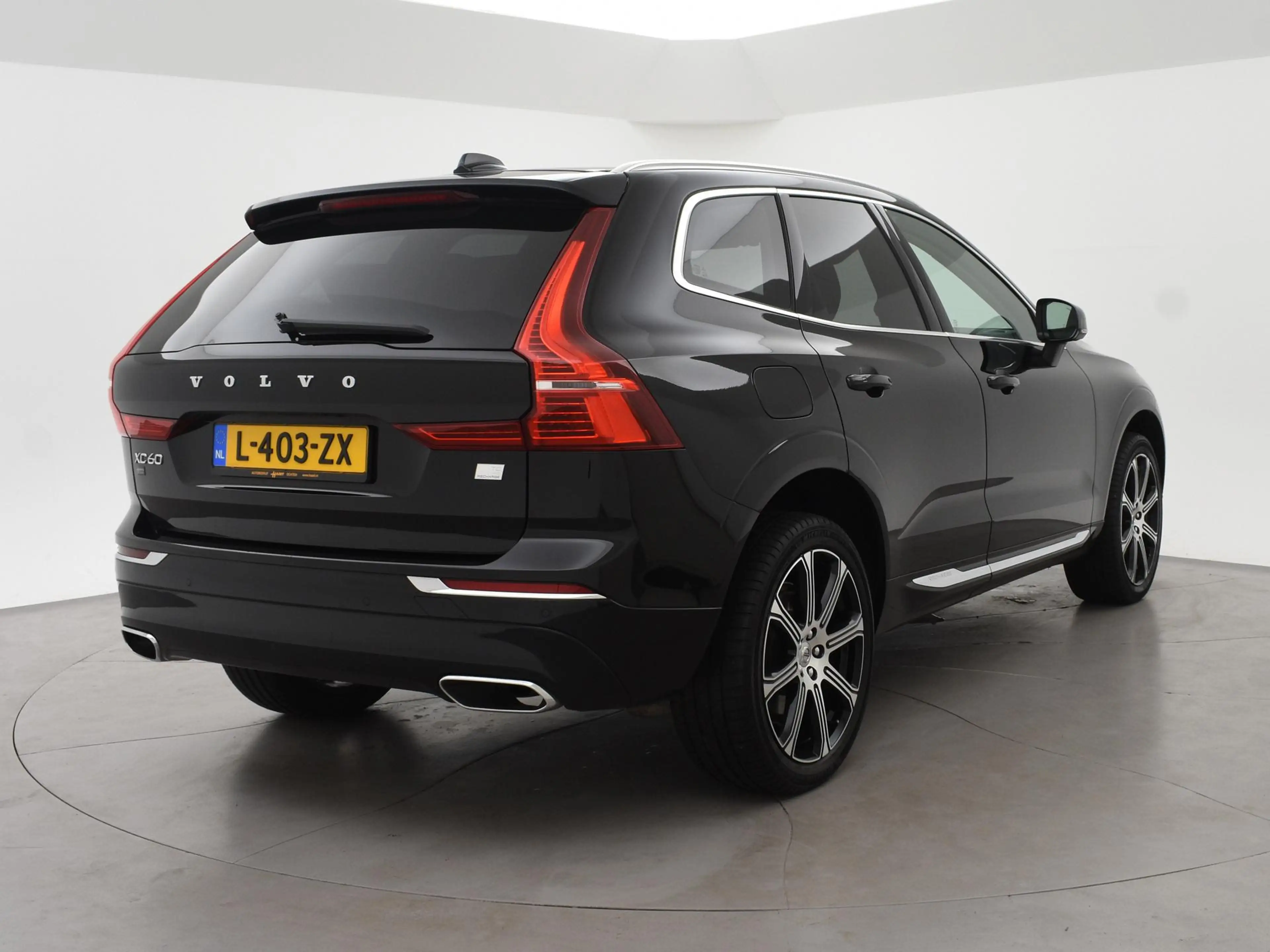 Volvo XC60 2.0 RECHARGE T8 390 PK AWD INSCRIPTION + LUCHTVERI — photo 2