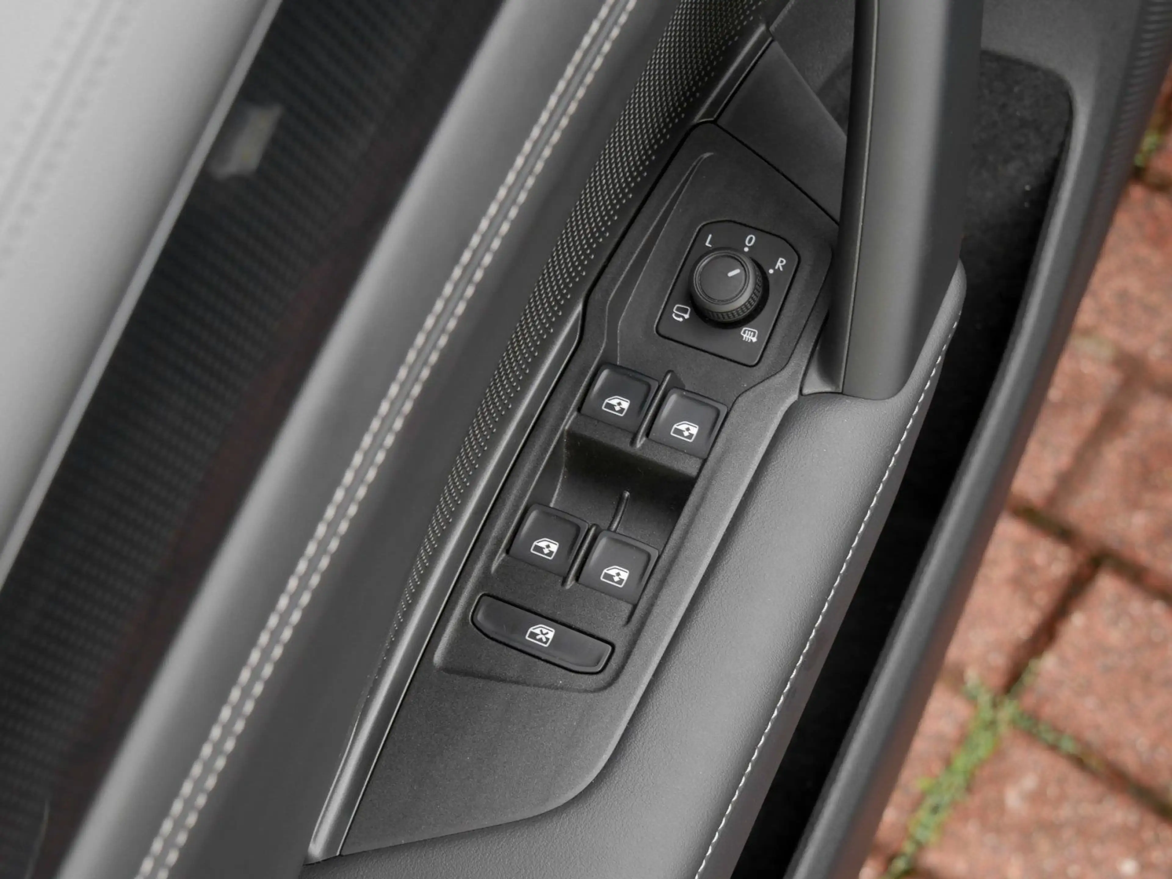 Volkswagen Tiguan 1.5 TSI eHybrid Life AHK HUD ACC DCC LENK — photo 13