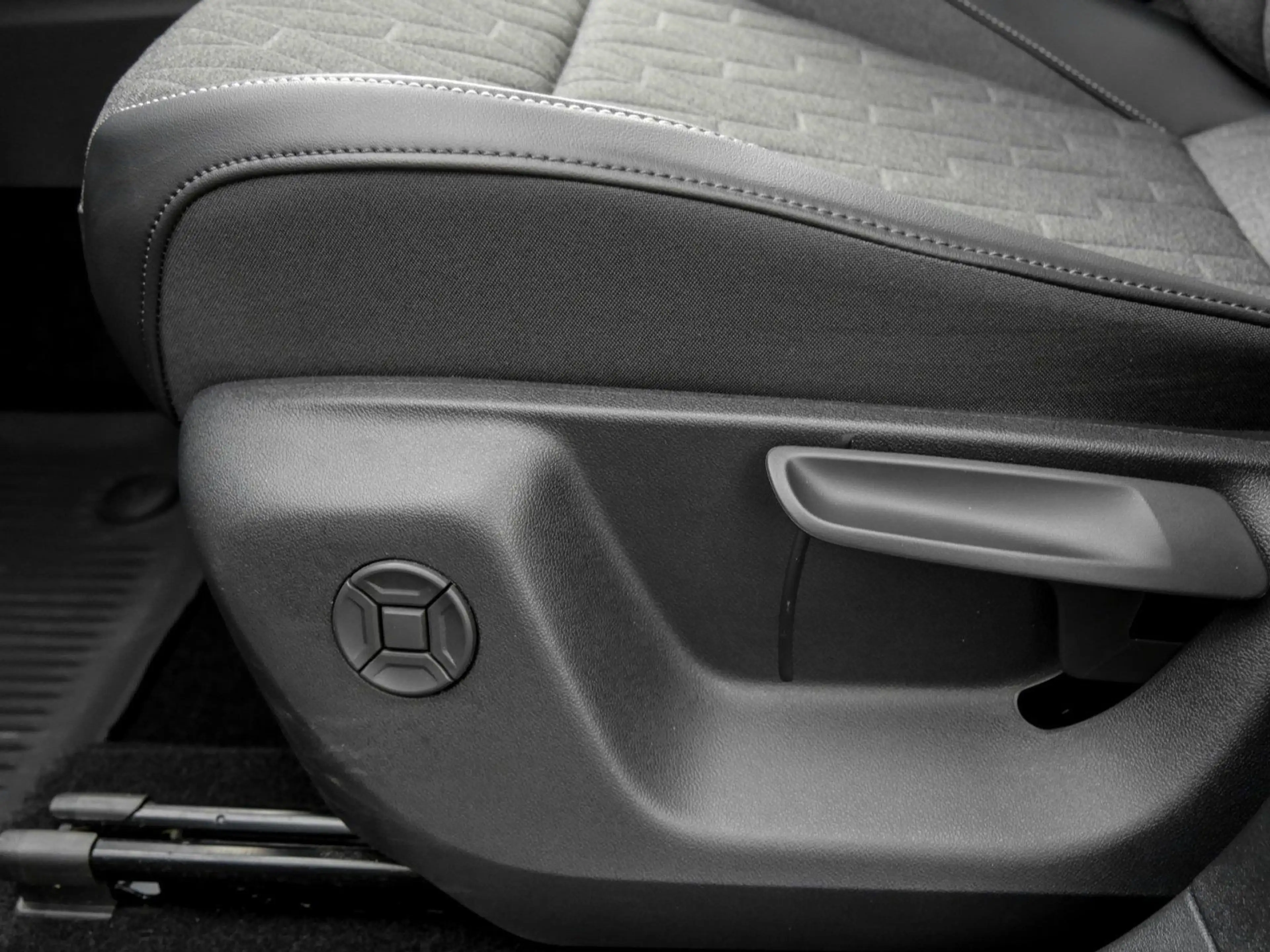 Volkswagen Tiguan 1.5 TSI eHybrid Life AHK HUD ACC DCC LENK — photo 15