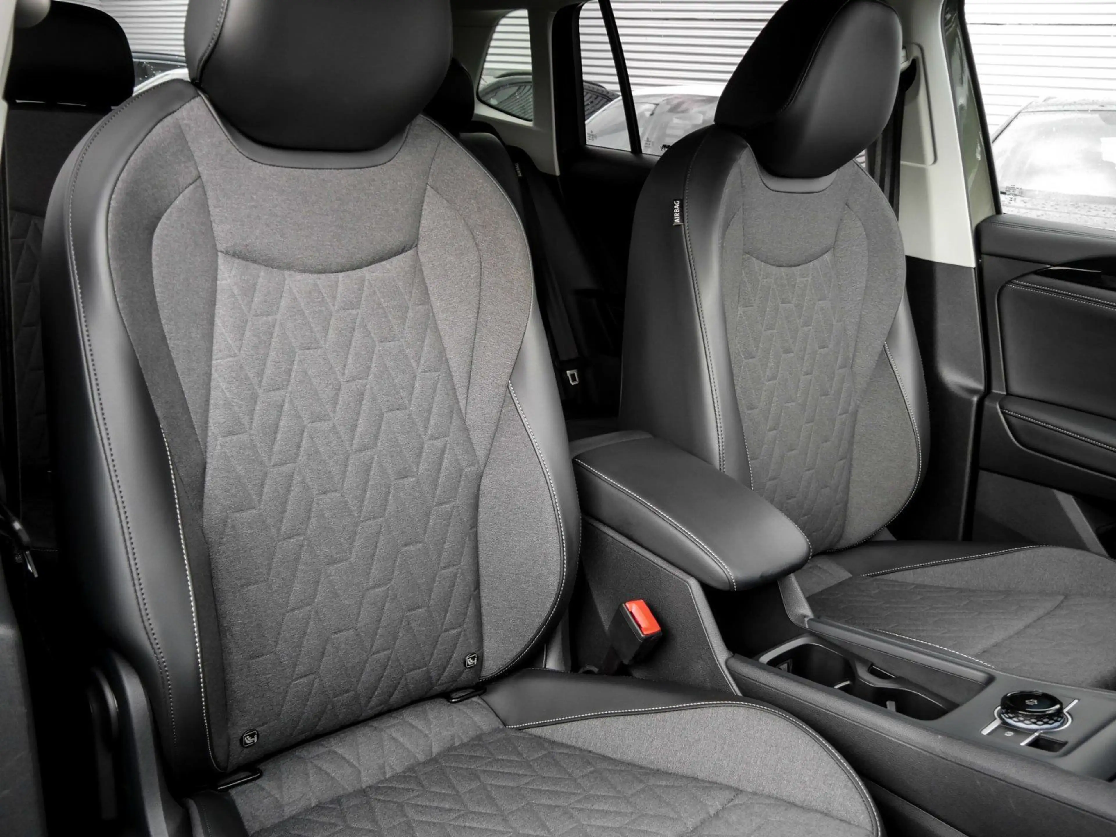 Volkswagen Tiguan 1.5 TSI eHybrid Life AHK HUD ACC DCC LENK — photo 7