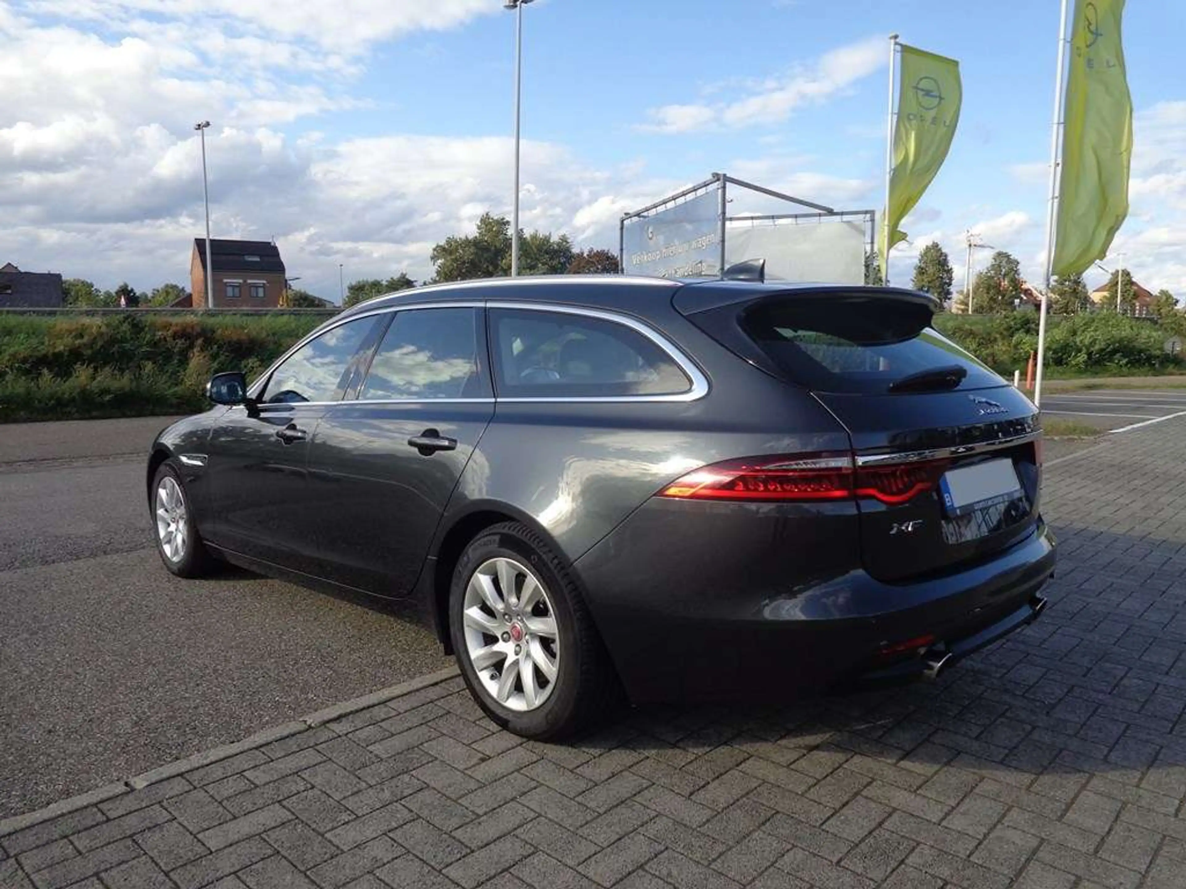 Jaguar XF 25t — photo 6