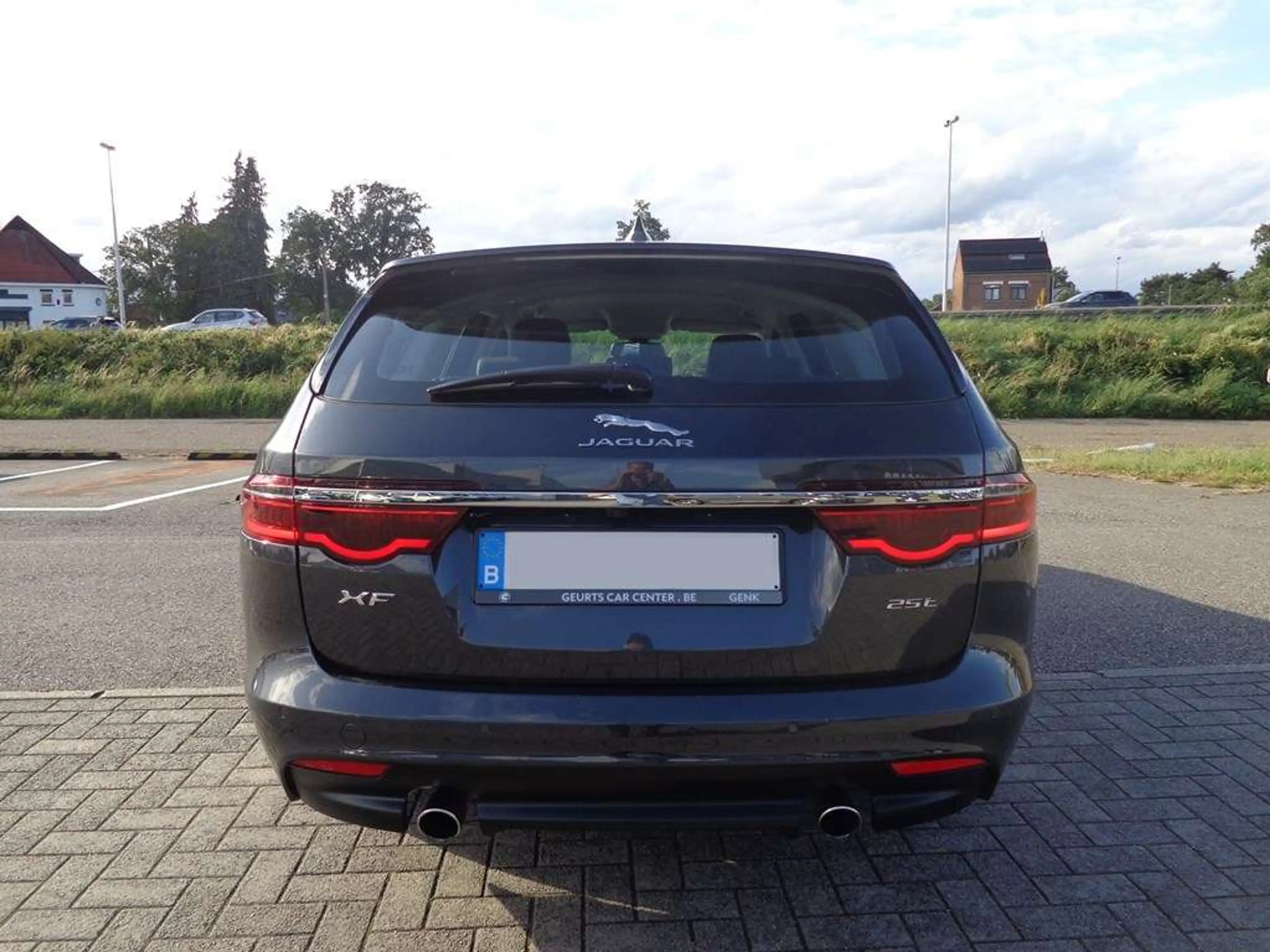 Jaguar XF 25t — photo 7
