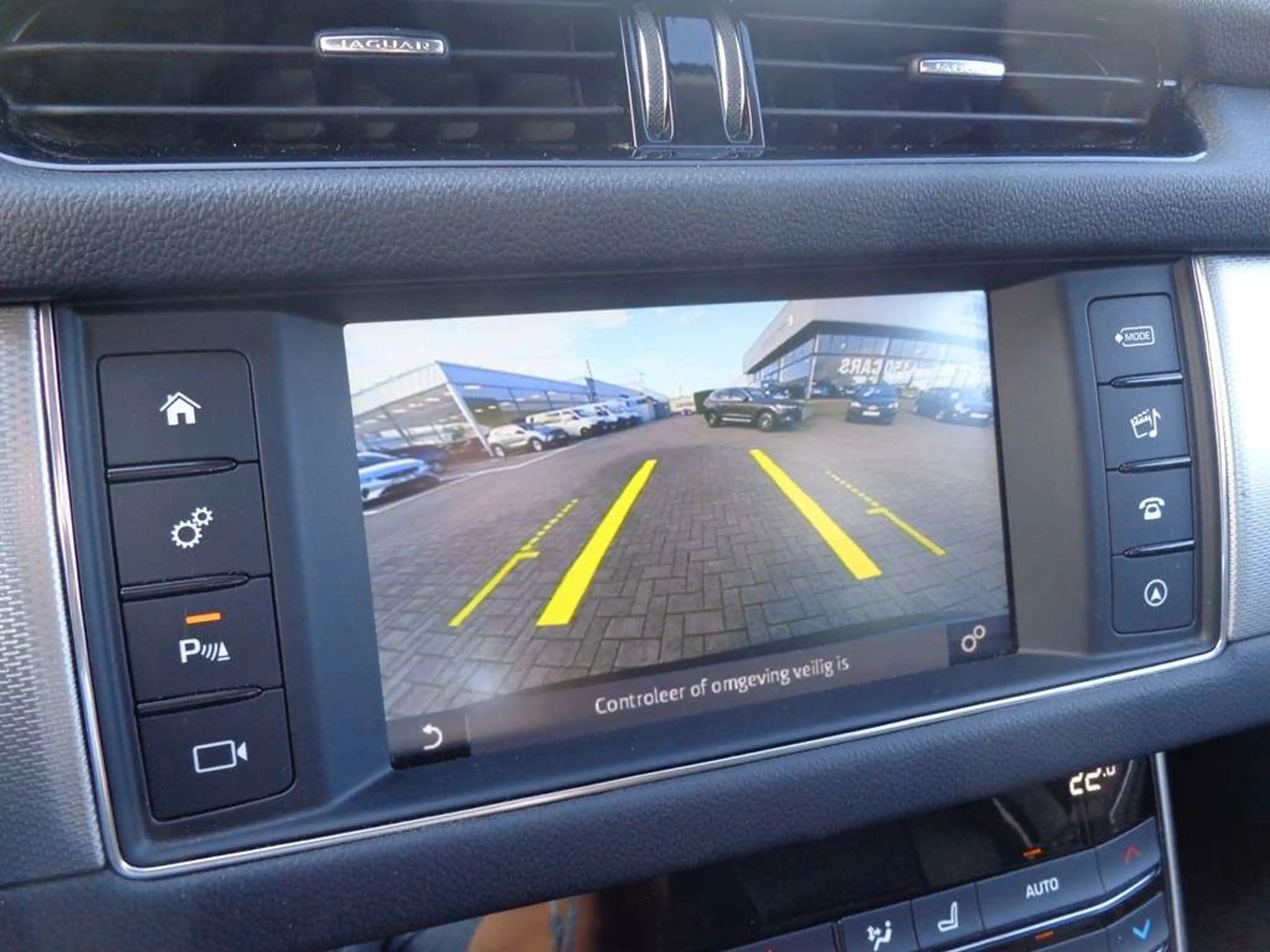 Jaguar XF 25t — photo 13