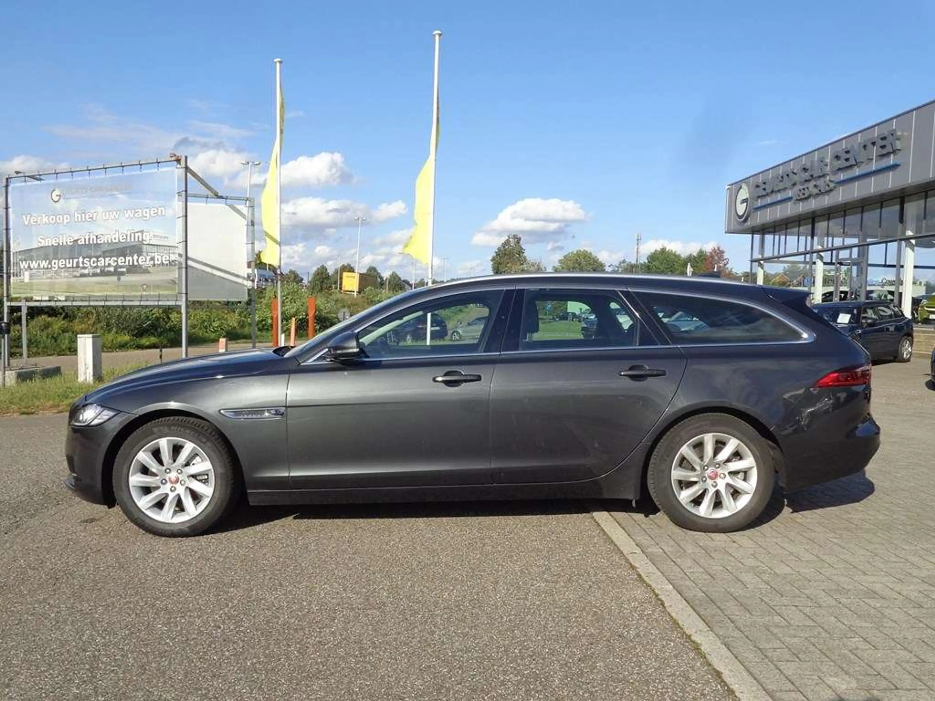 Jaguar XF 25t — photo 4