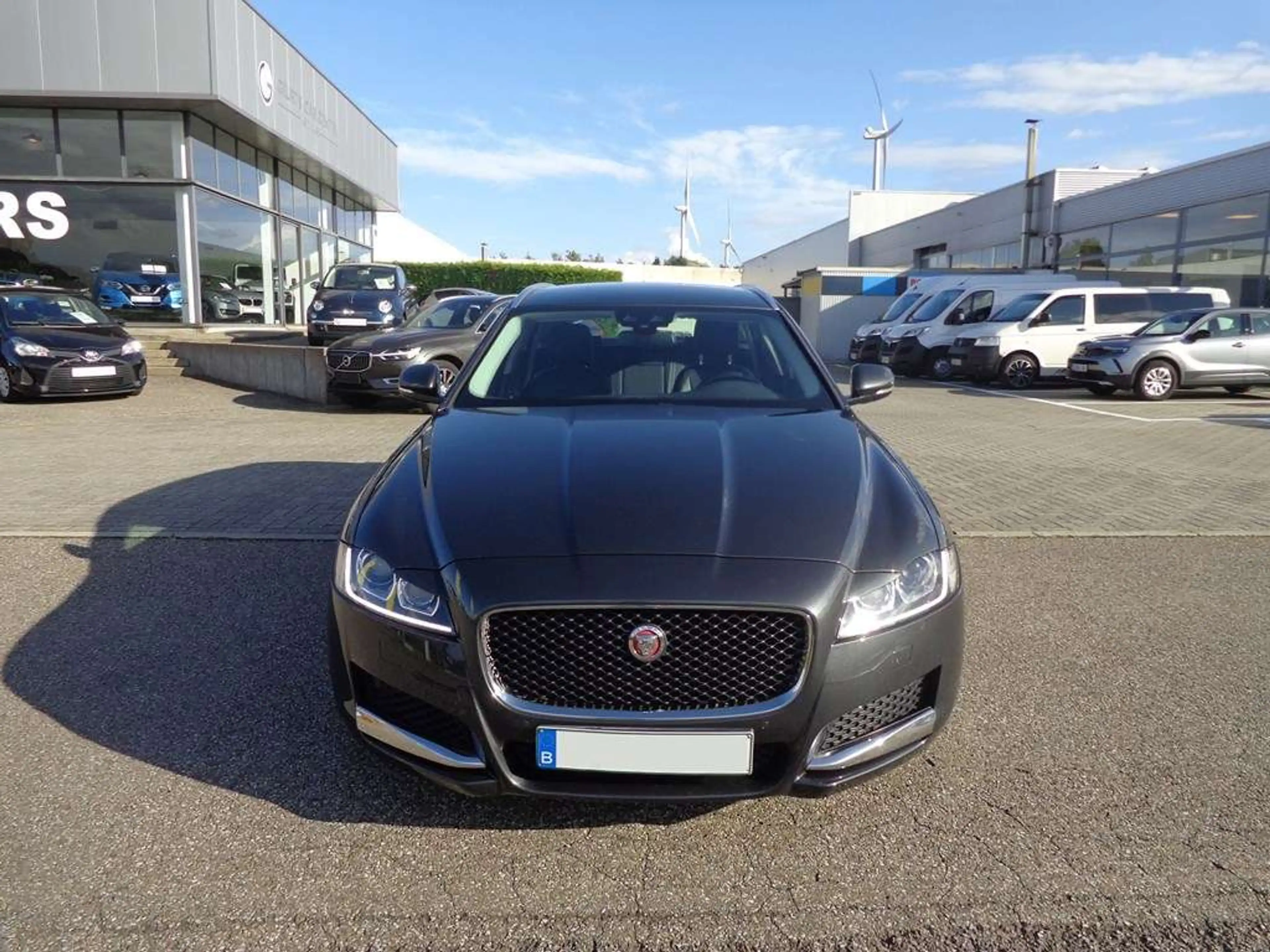 Jaguar XF 25t — photo 3