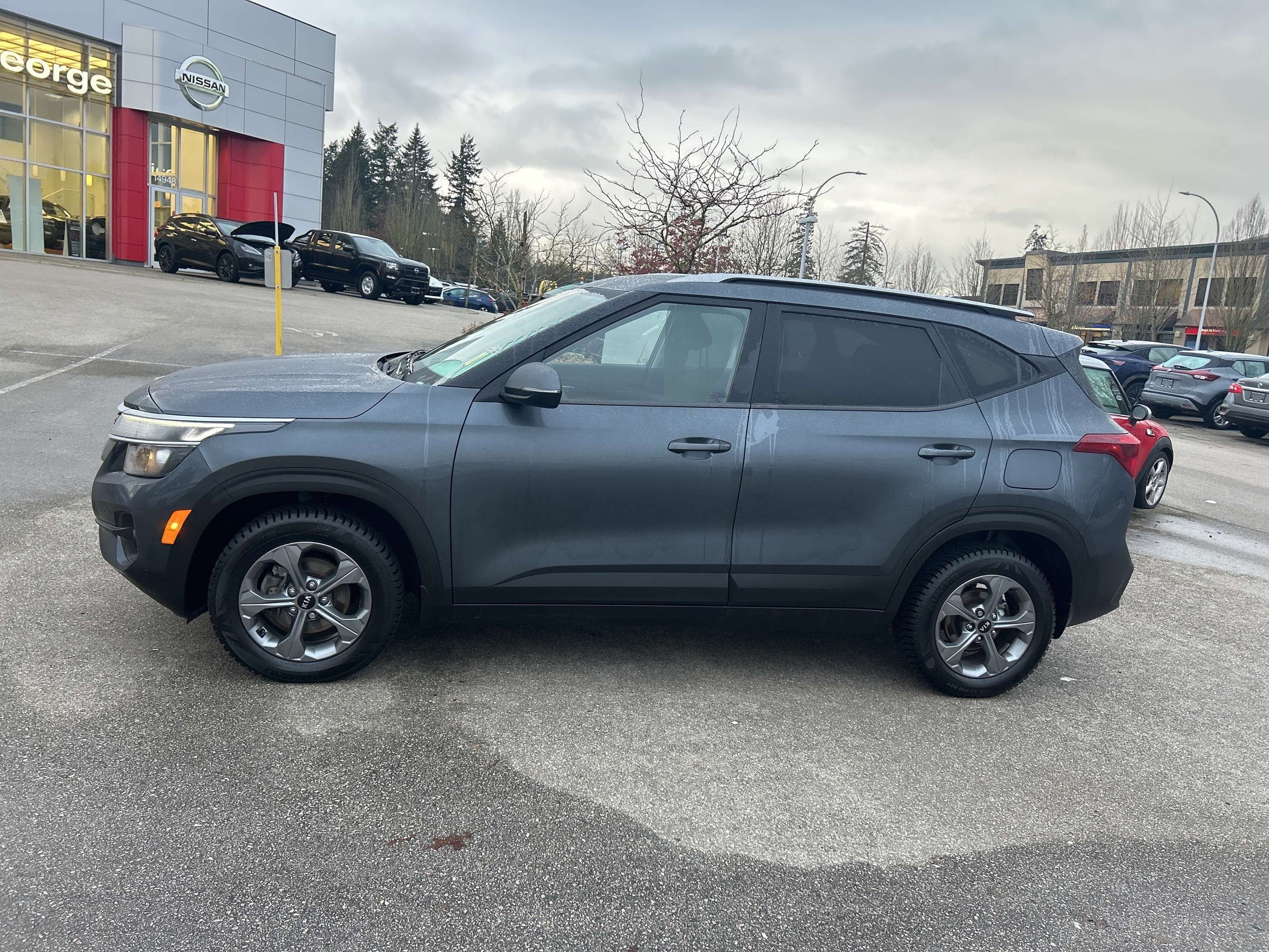 Gray 2021 Kia Seltos SUV / Crossover  Automatic