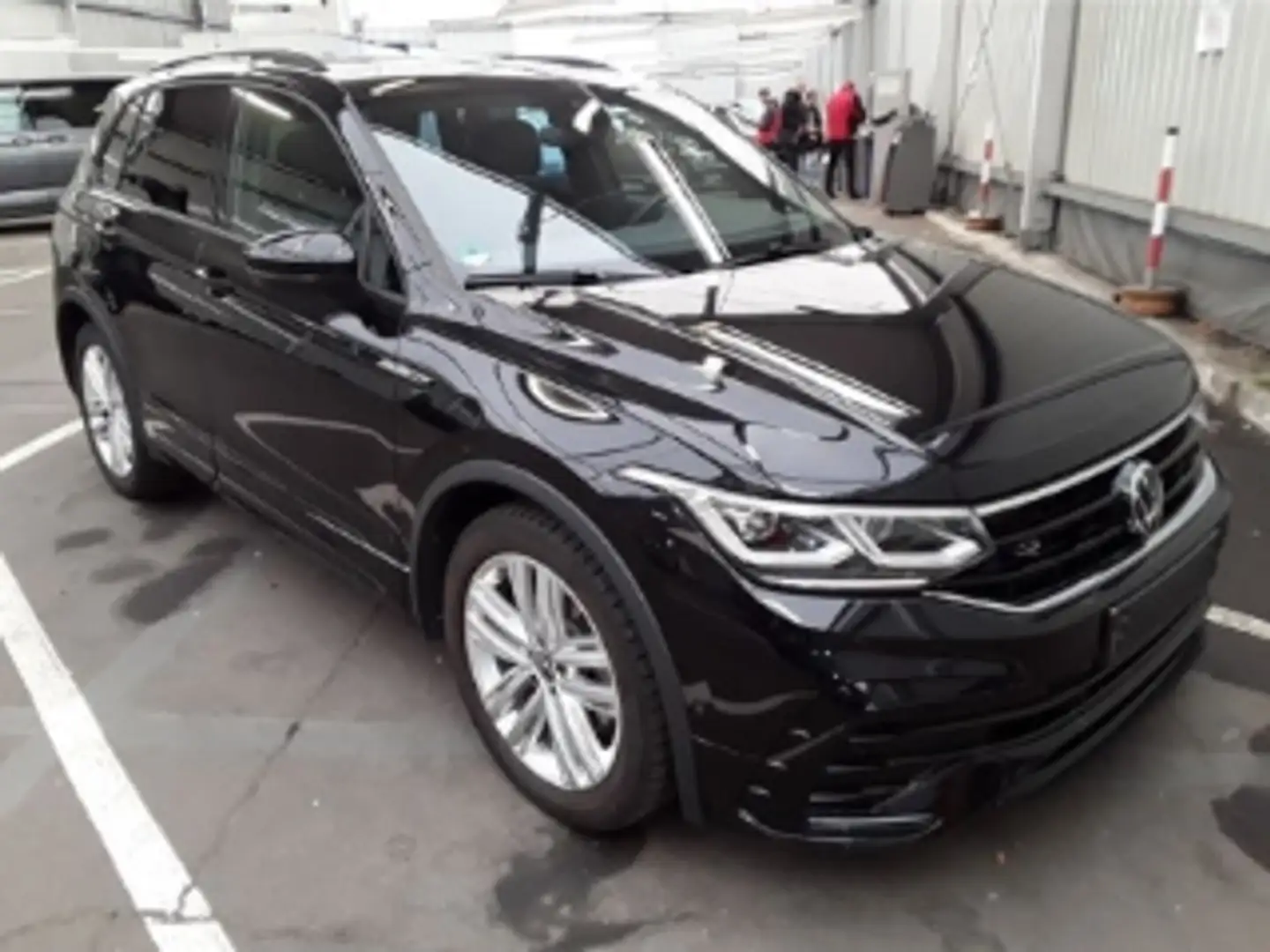 Volkswagen Tiguan R-Line 2.0 TDI 4M AHK/StHz/20''/Nav/Pano/Kam/Assis Negro - 2