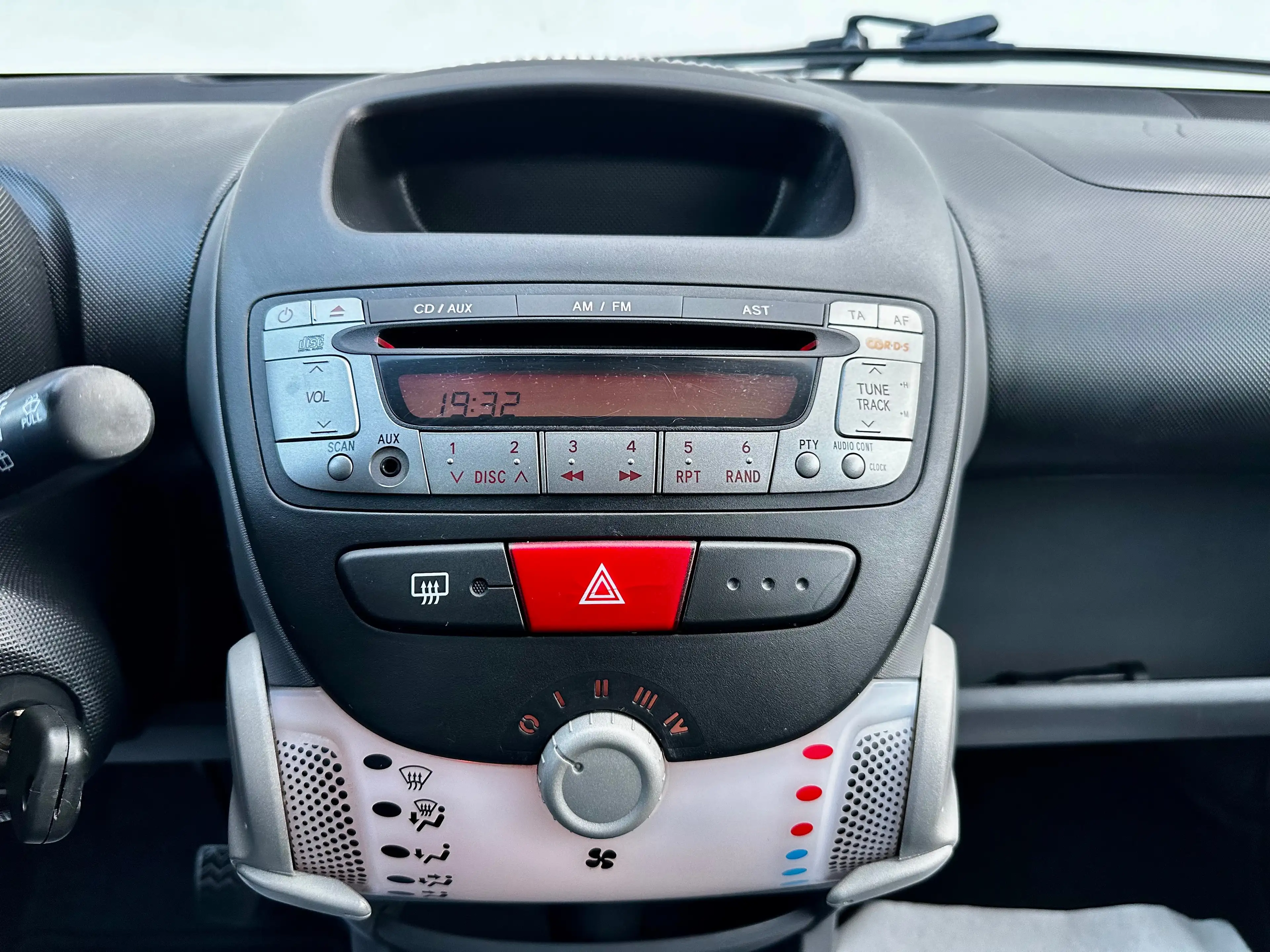 Peugeot 107 Peugeot 107 1.0 Automatique*51.578 km – *GARANTIE 12 MOIS — photo 9
