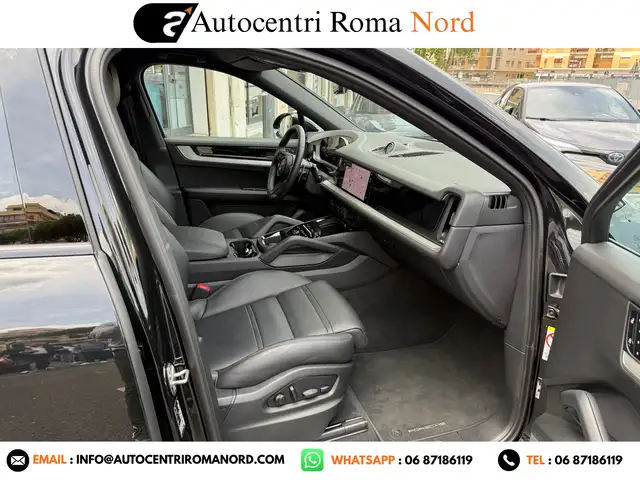 Porsche Cayenne view 8