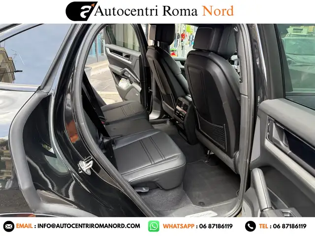 Porsche Cayenne view 15