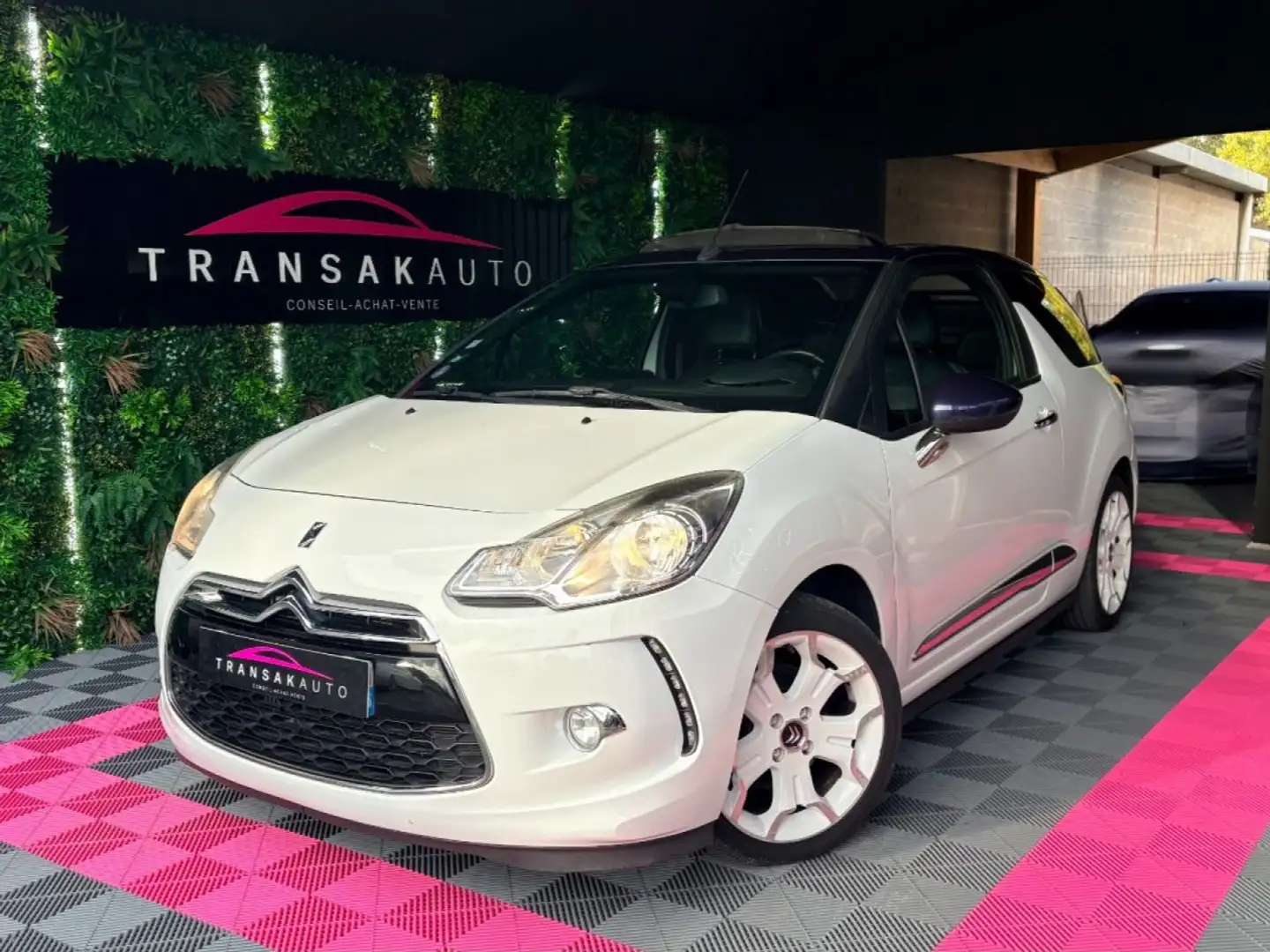 Citroen DS3 THP 155 ch Sport Chic ~ Cabriolet ~ Régulateur limiteur de vitesse ~ Sièges chauffants ~ Bluetooth ~ Carnet Blanco - 1