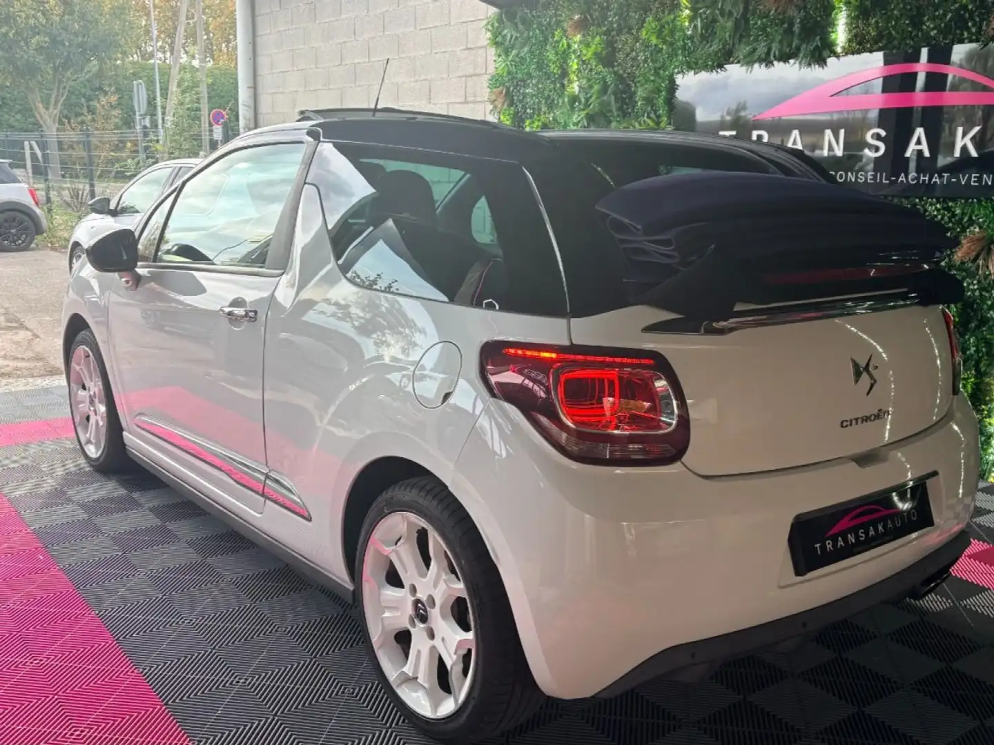 Citroen DS3 THP 155 ch Sport Chic ~ Cabriolet ~ Régulateur limiteur de vitesse ~ Sièges chauffants ~ Bluetooth ~ Carnet Bianco - 2