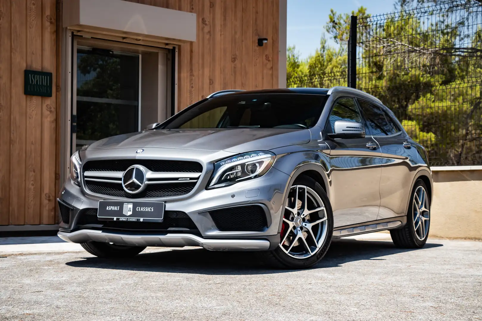 MERCEDES-BENZ Gla