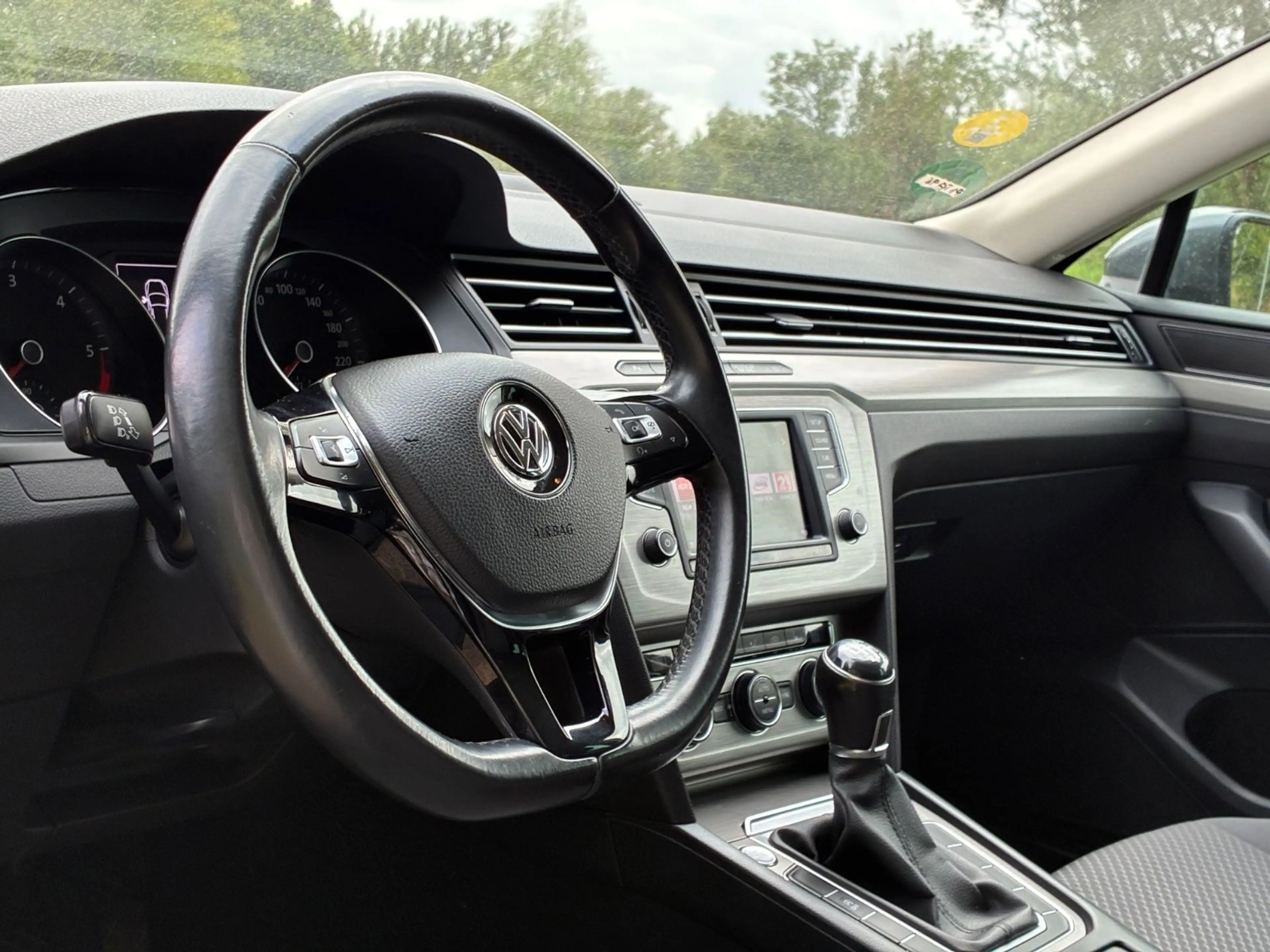 Volkswagen Passat Variant 1.6l TDI Tüv=Neu! 2.Hand! AHK! — photo 13