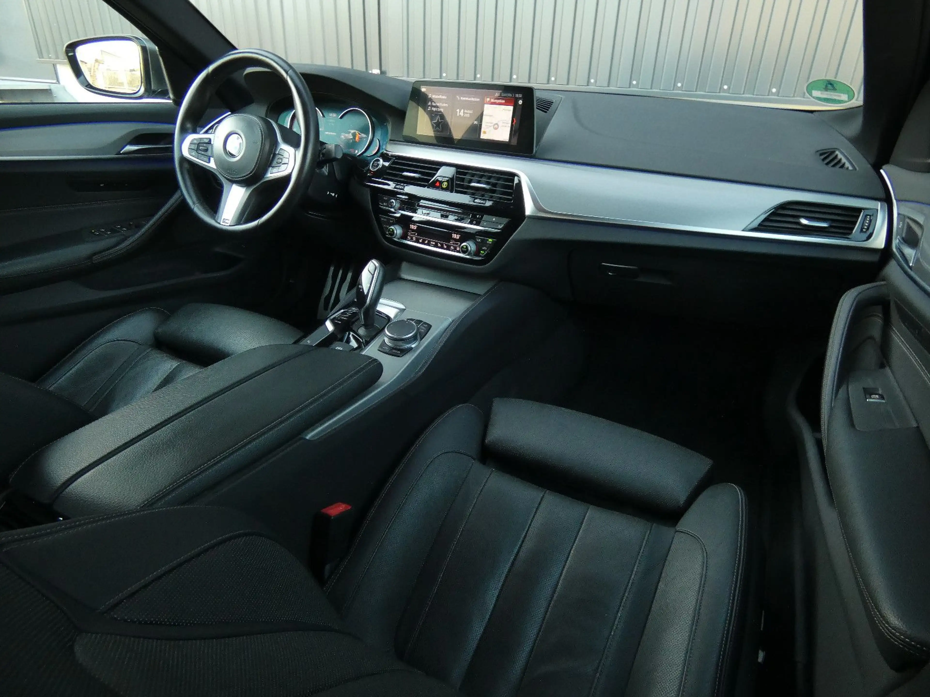 BMW 550 i xDrive A.LED Komfortsitze STHZG Sitzklima — photo 2