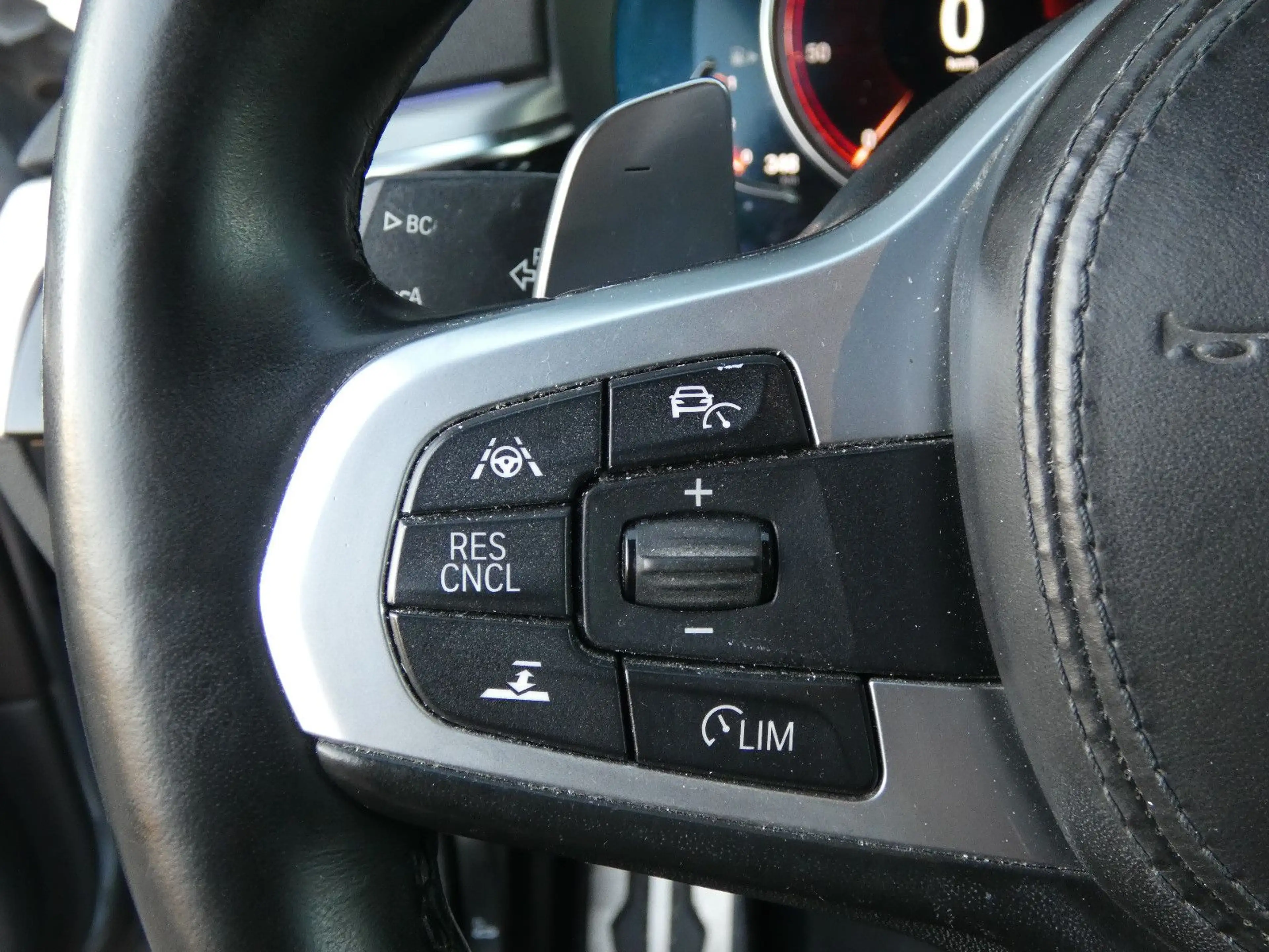 BMW 550 i xDrive A.LED Komfortsitze STHZG Sitzklima — photo 15