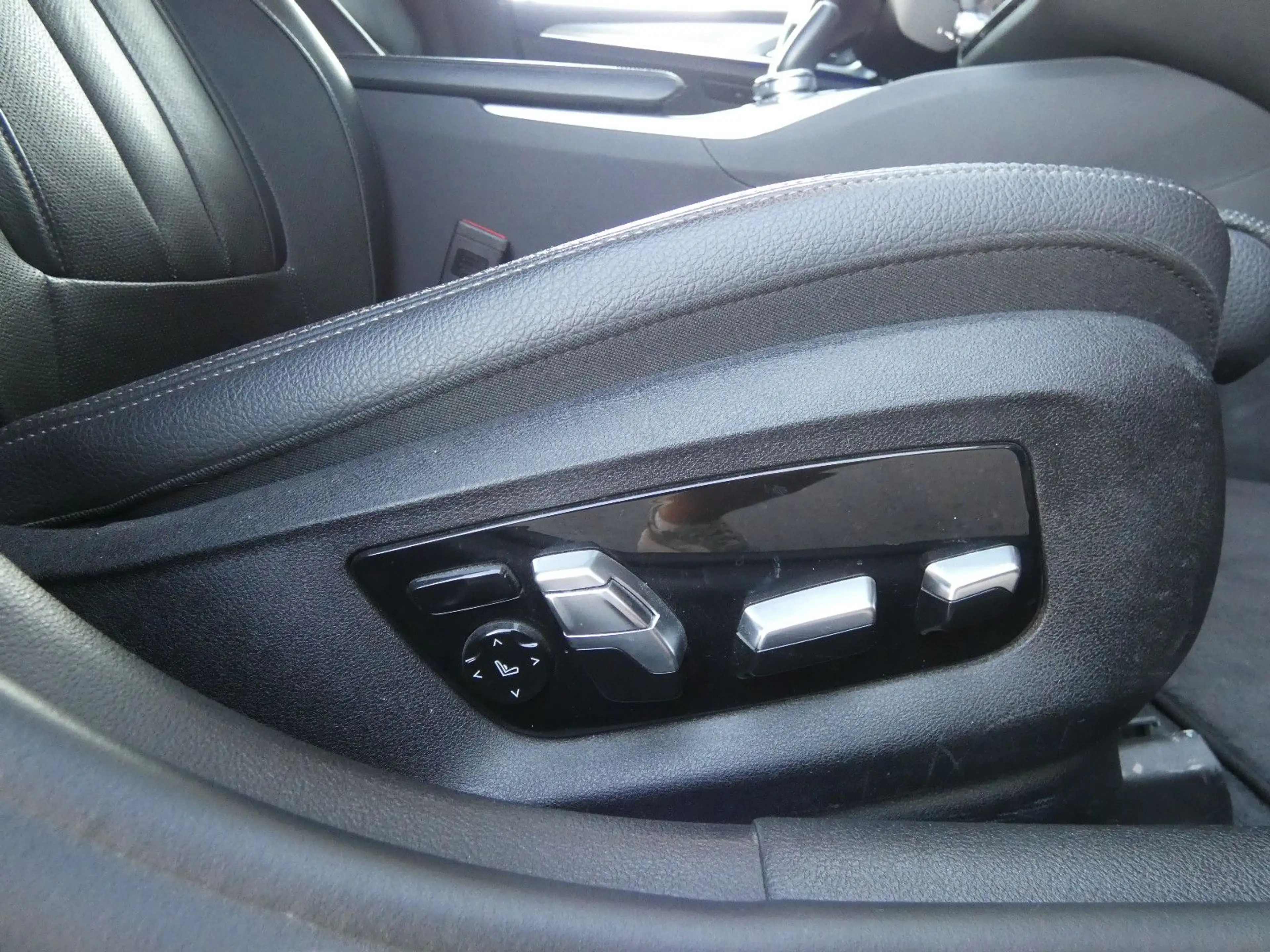 BMW 550 i xDrive A.LED Komfortsitze STHZG Sitzklima — photo 21