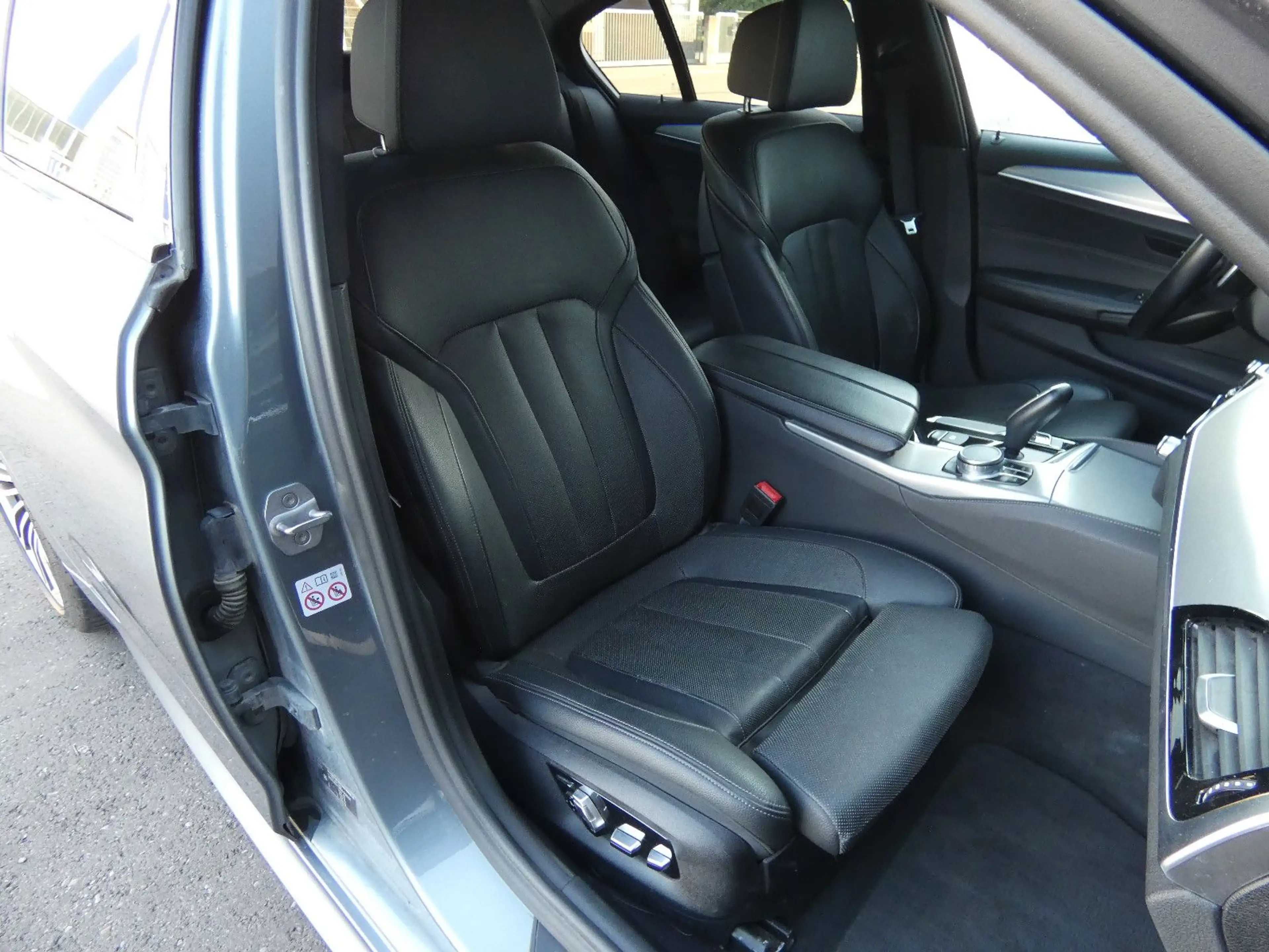 BMW 550 i xDrive A.LED Komfortsitze STHZG Sitzklima — photo 6