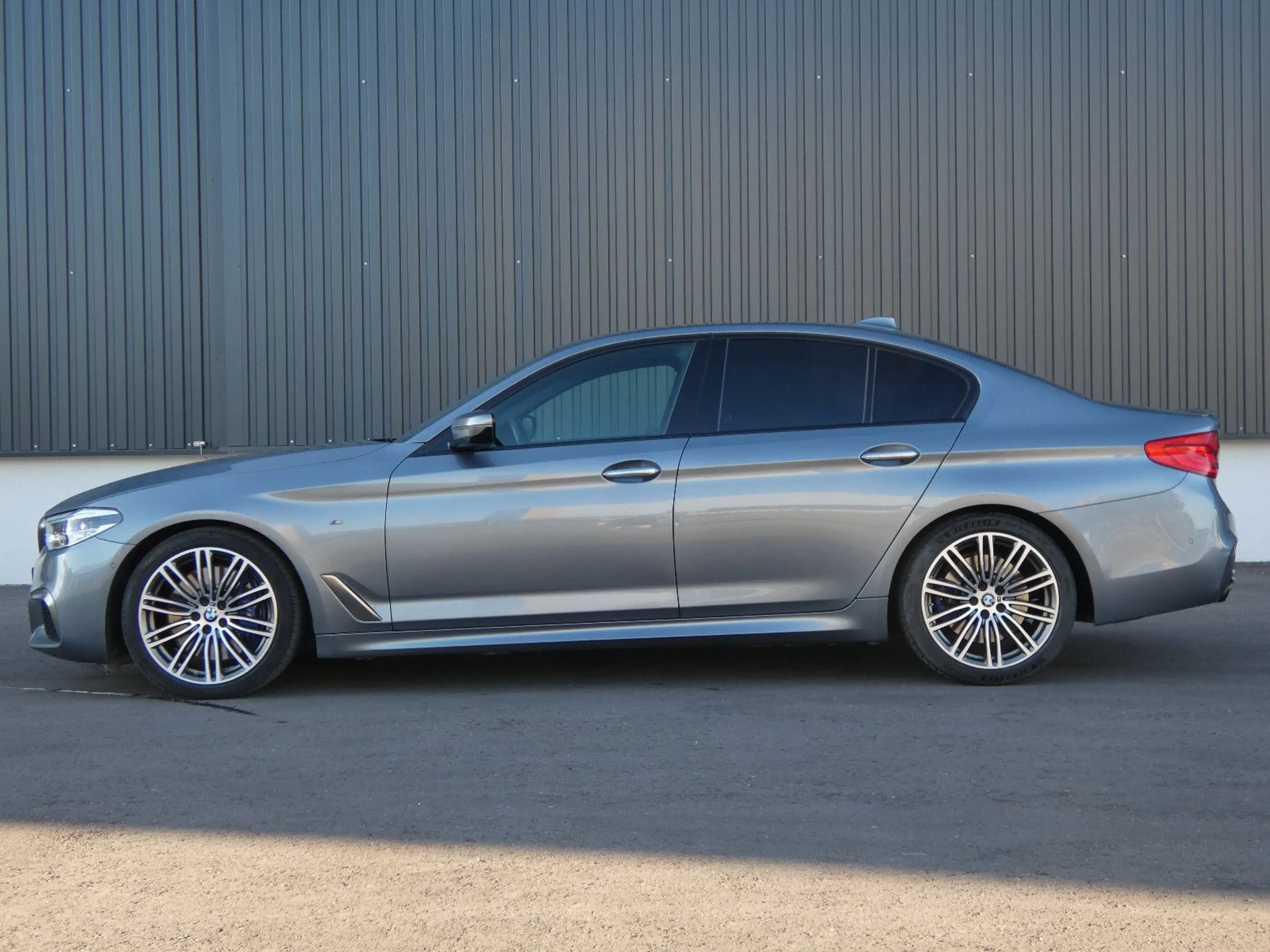 BMW 550 i xDrive A.LED Komfortsitze STHZG Sitzklima — photo 25