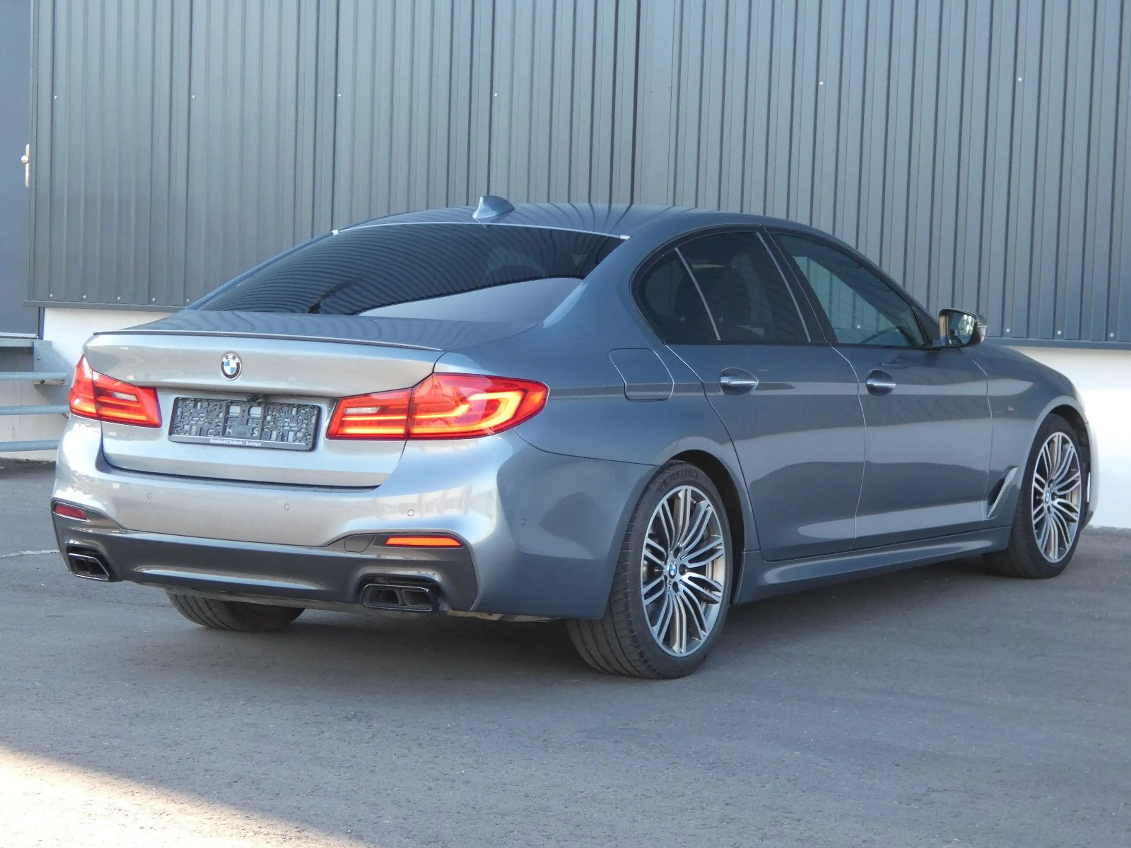 BMW 550 i xDrive A.LED Komfortsitze STHZG Sitzklima — photo 33
