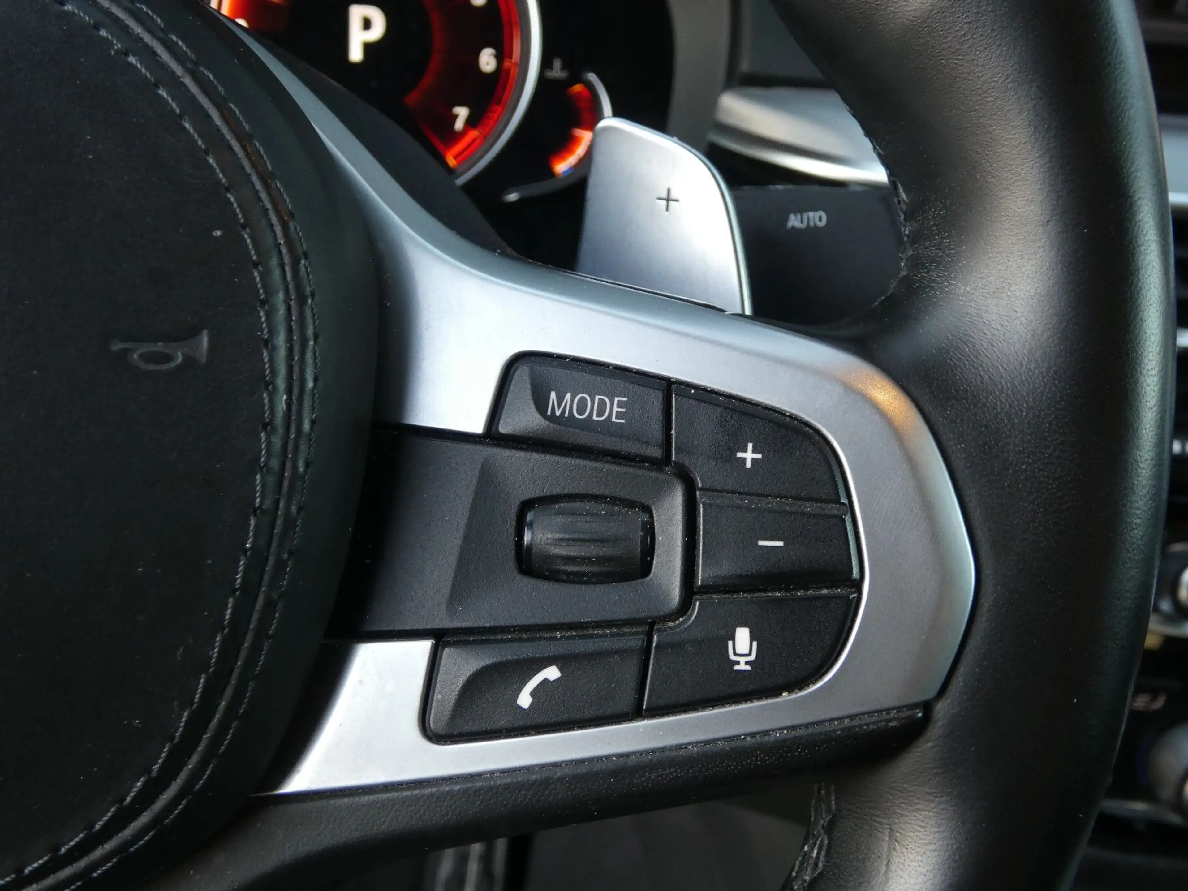 BMW 550 i xDrive A.LED Komfortsitze STHZG Sitzklima — photo 16