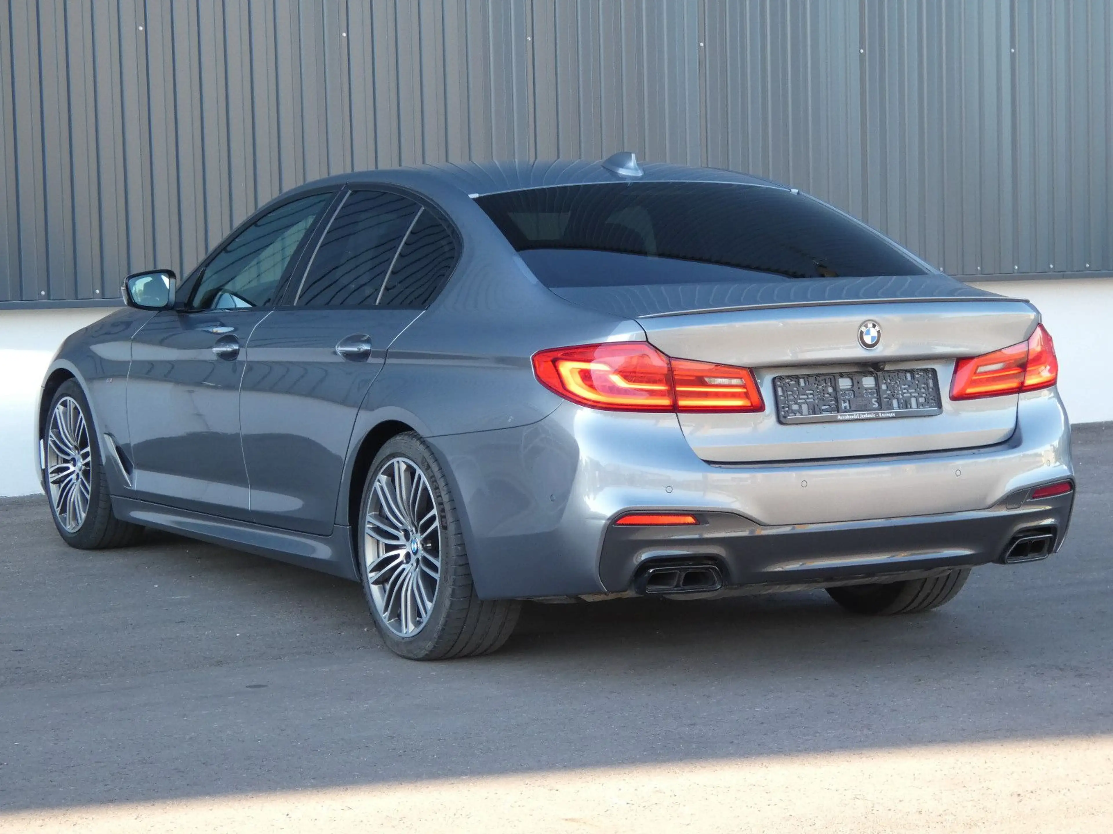 BMW 550 i xDrive A.LED Komfortsitze STHZG Sitzklima — photo 32