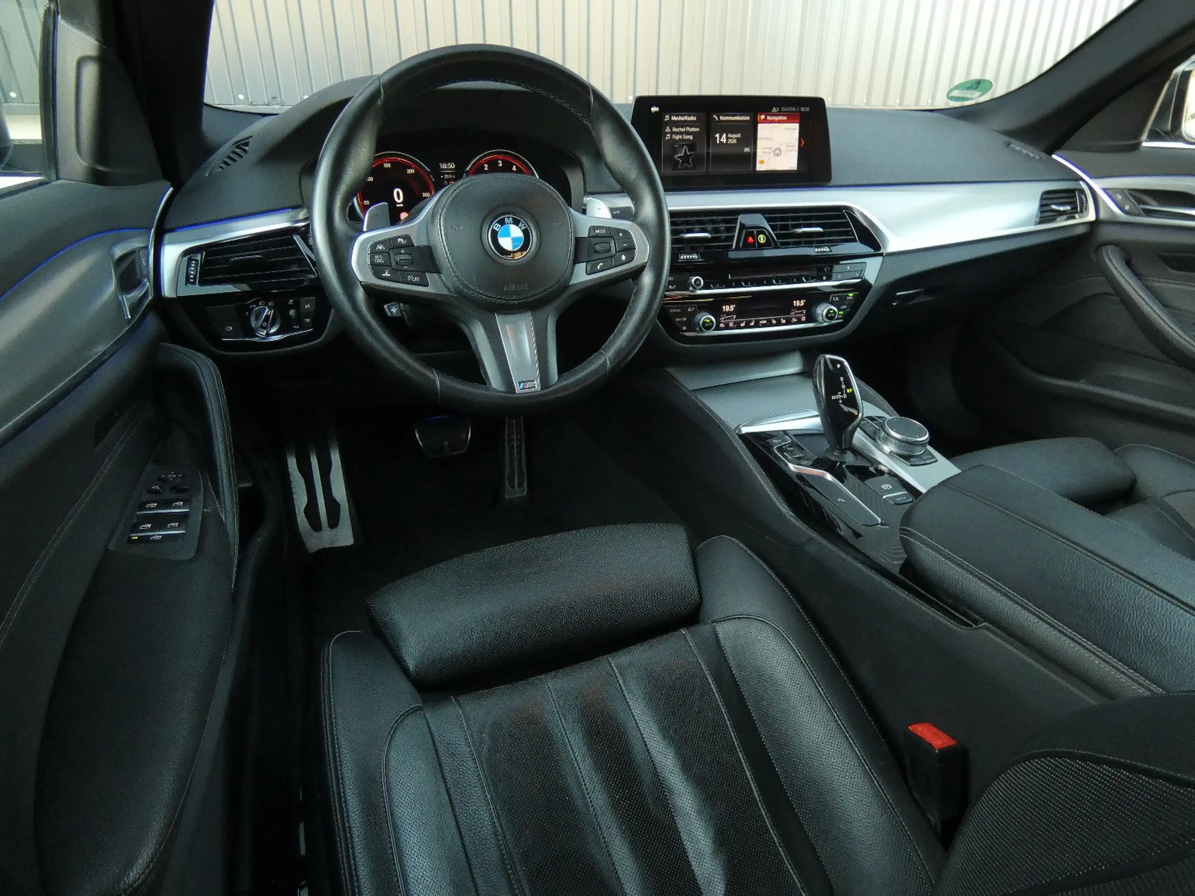 BMW 550 i xDrive A.LED Komfortsitze STHZG Sitzklima — photo 3