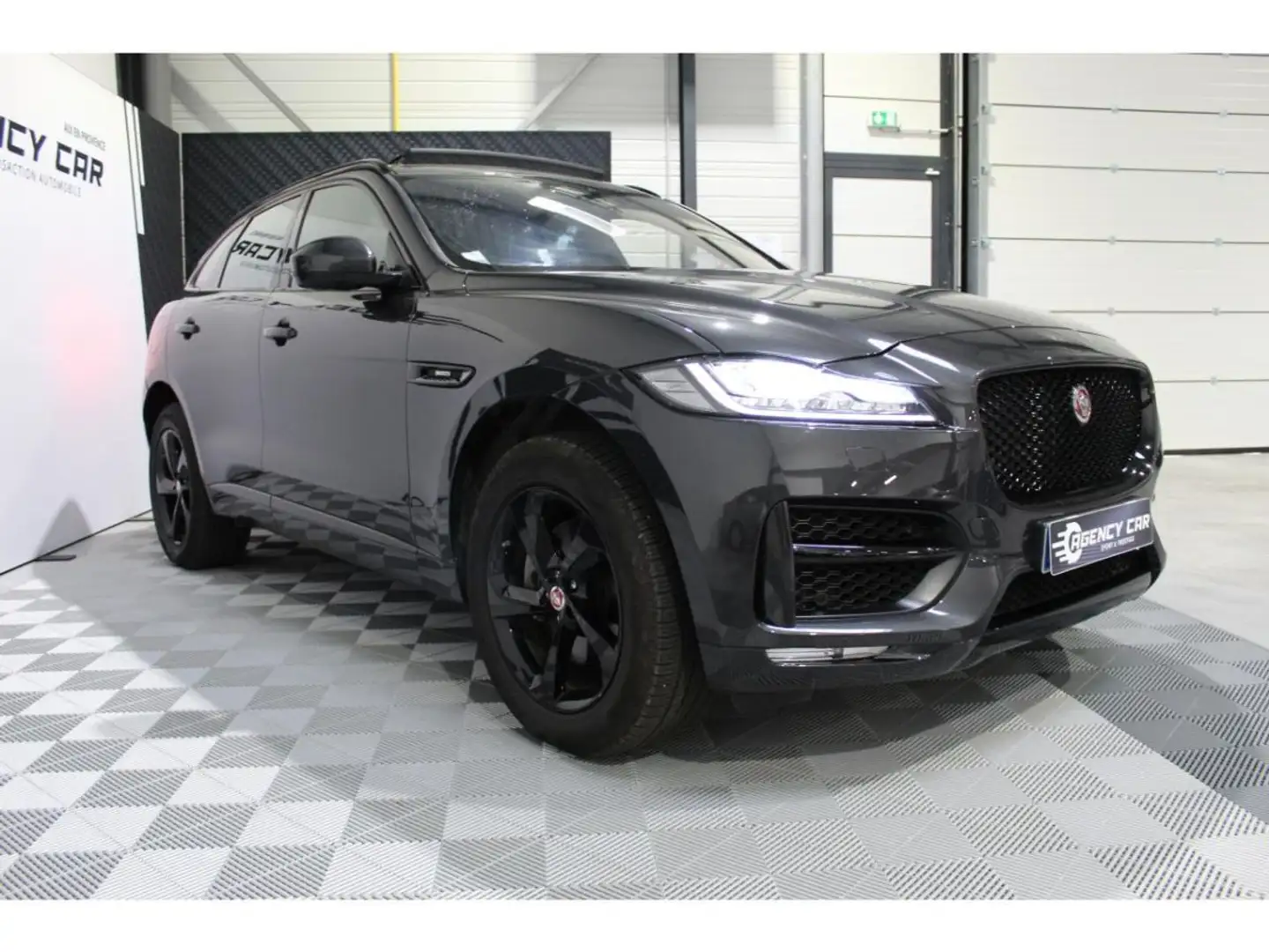 Jaguar F-Pace 2.0 - 300 - BVA - Stop/Start - AWD R-Sport - 1er main - Suivi - Toit ouvrant Noir - 2