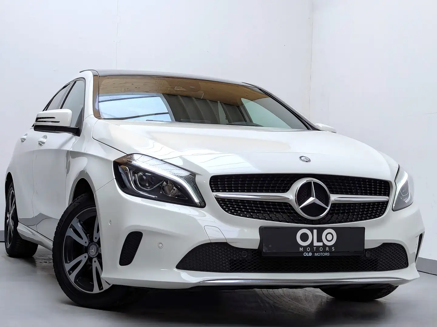 Mercedes-Benz A 200 A 200 d -NAVI-CAMERA-TOIT OUVRANT-CUIR-XENON Blanc - 1