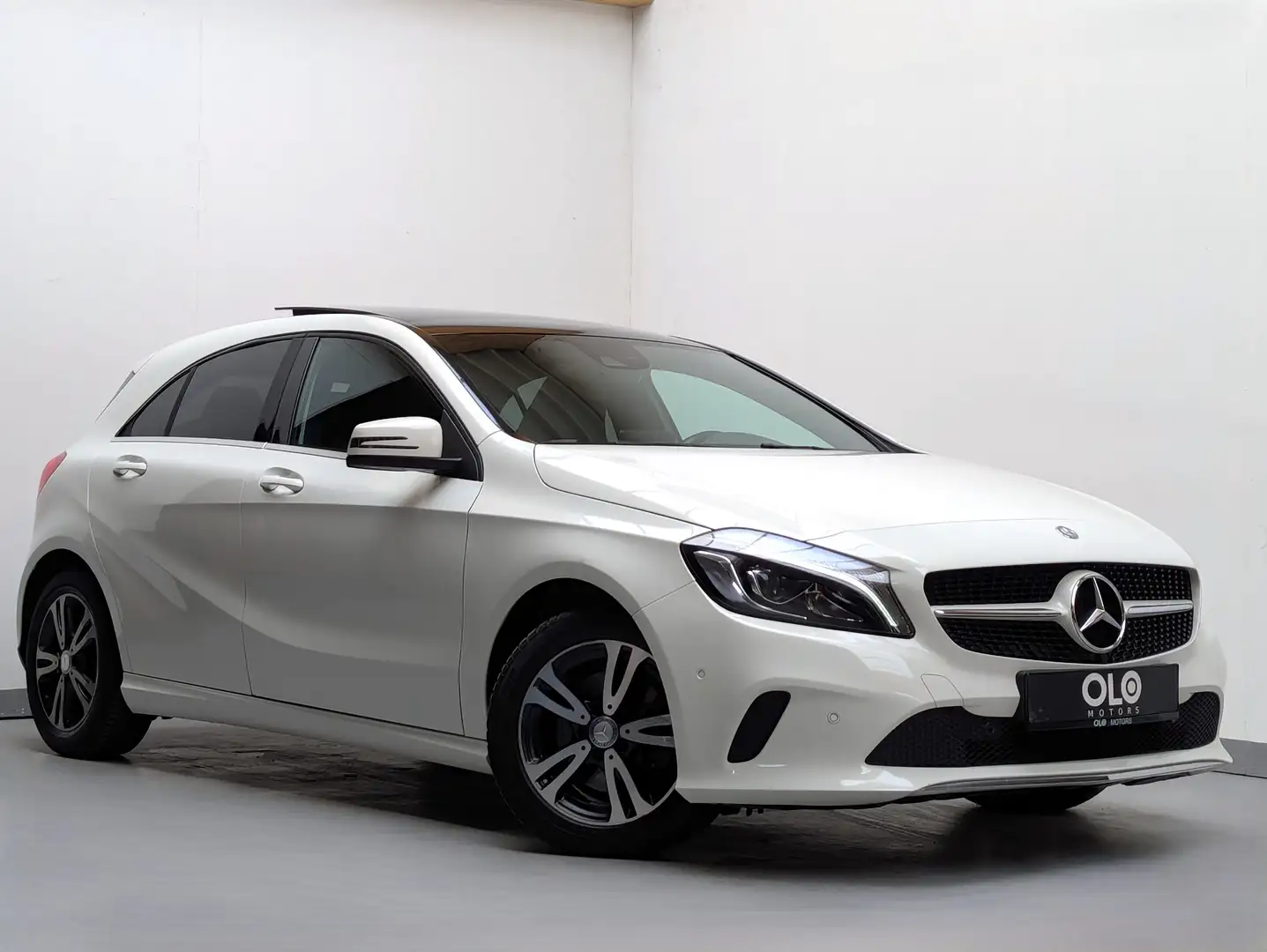 Mercedes-Benz A 200 A 200 d -NAVI-CAMERA-TOIT OUVRANT-CUIR-XENON Blanc - 2