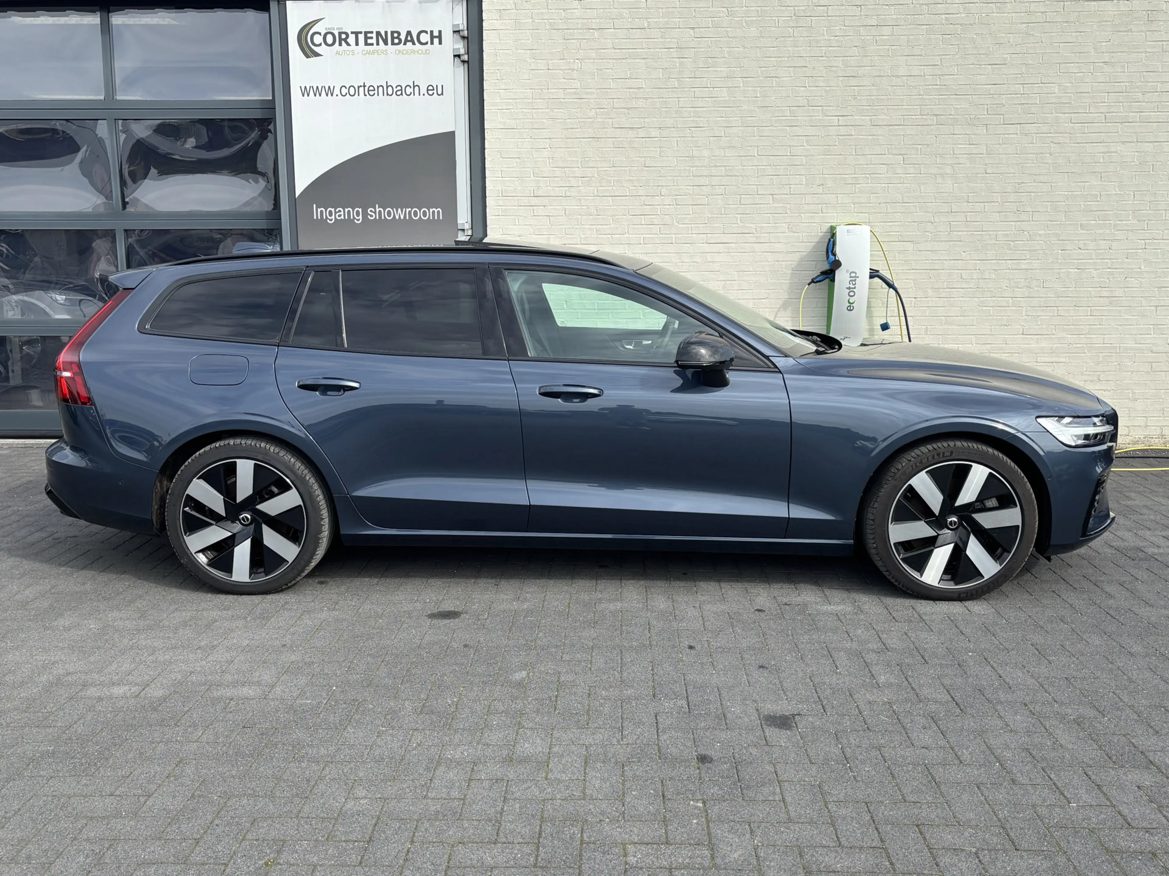 Volvo V60 2.0 T8 Plug-in hybrid AWD Ultra Dark | Panoramadak — photo 5