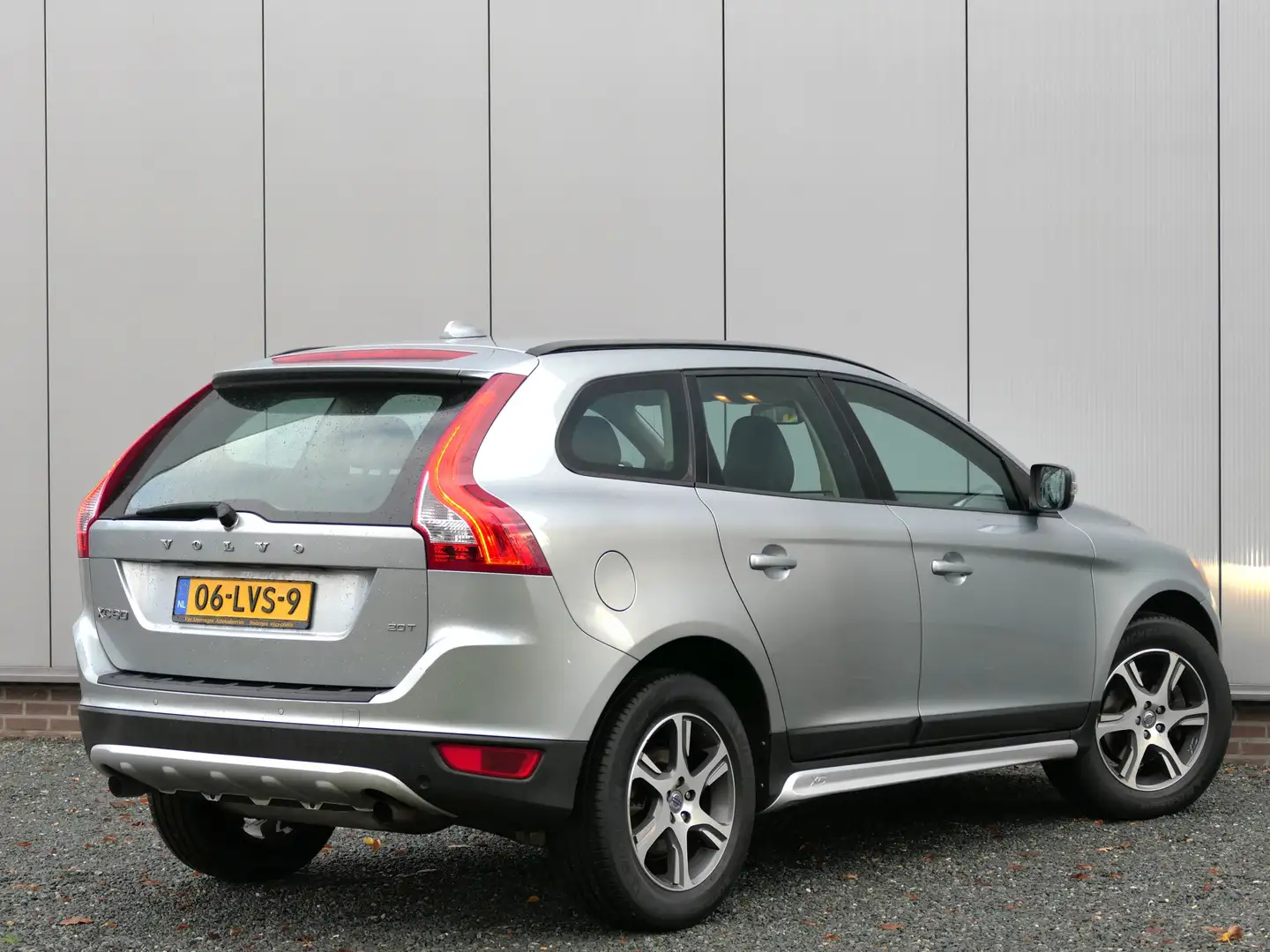 Volvo XC60 2.0T AUT Kinetic Xenon / Leer / Navi / Cruise cont Gris - 2