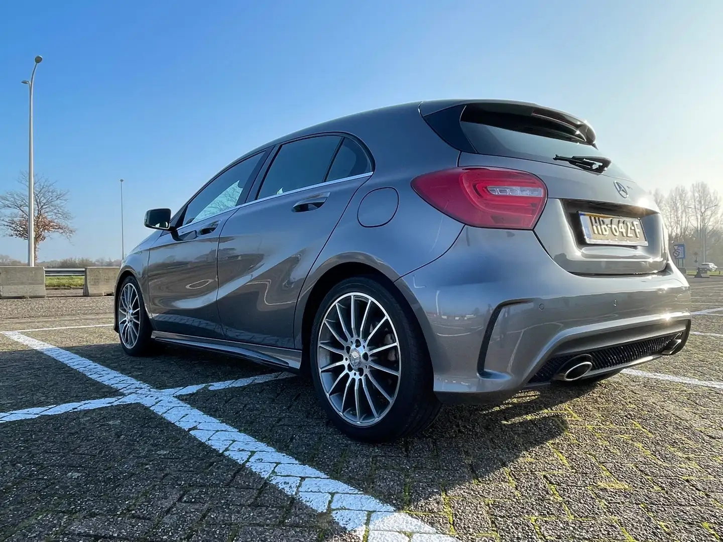 Mercedes-Benz A 180 180 Ambition AMG line siva - 2