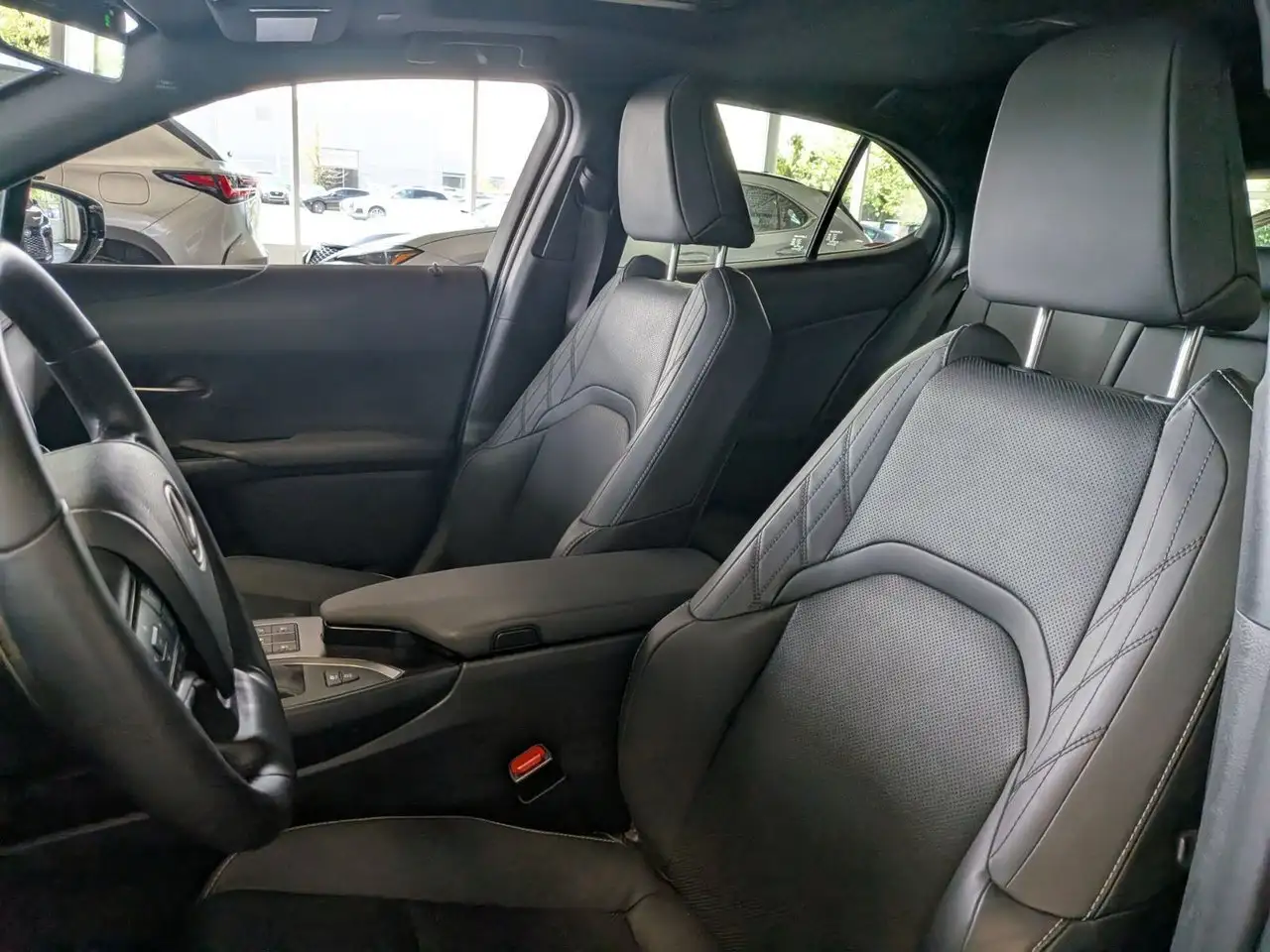Lexus UX снимка Lexus UX