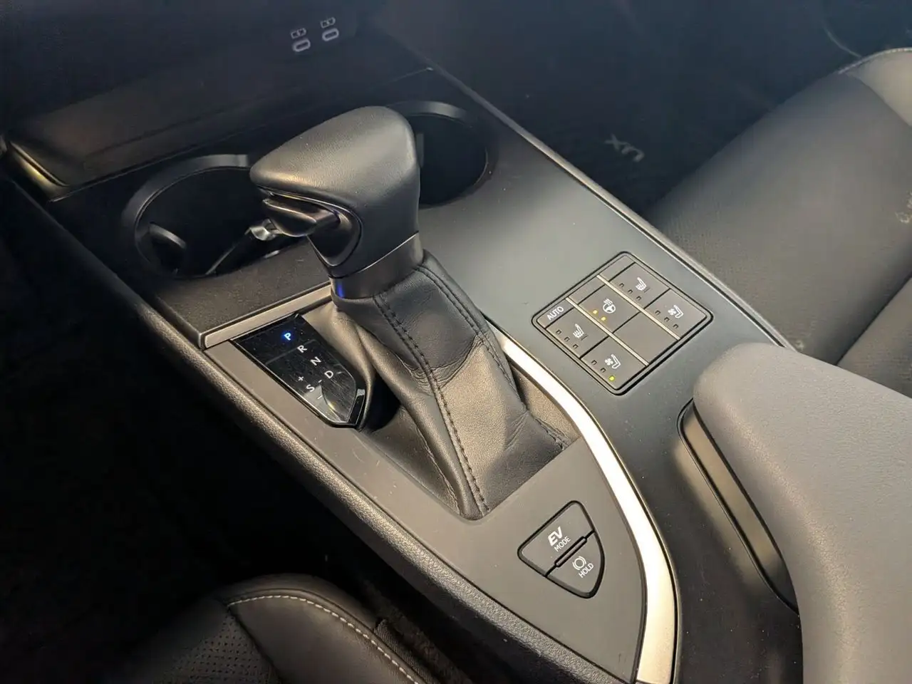 Lexus UX снимка Lexus UX